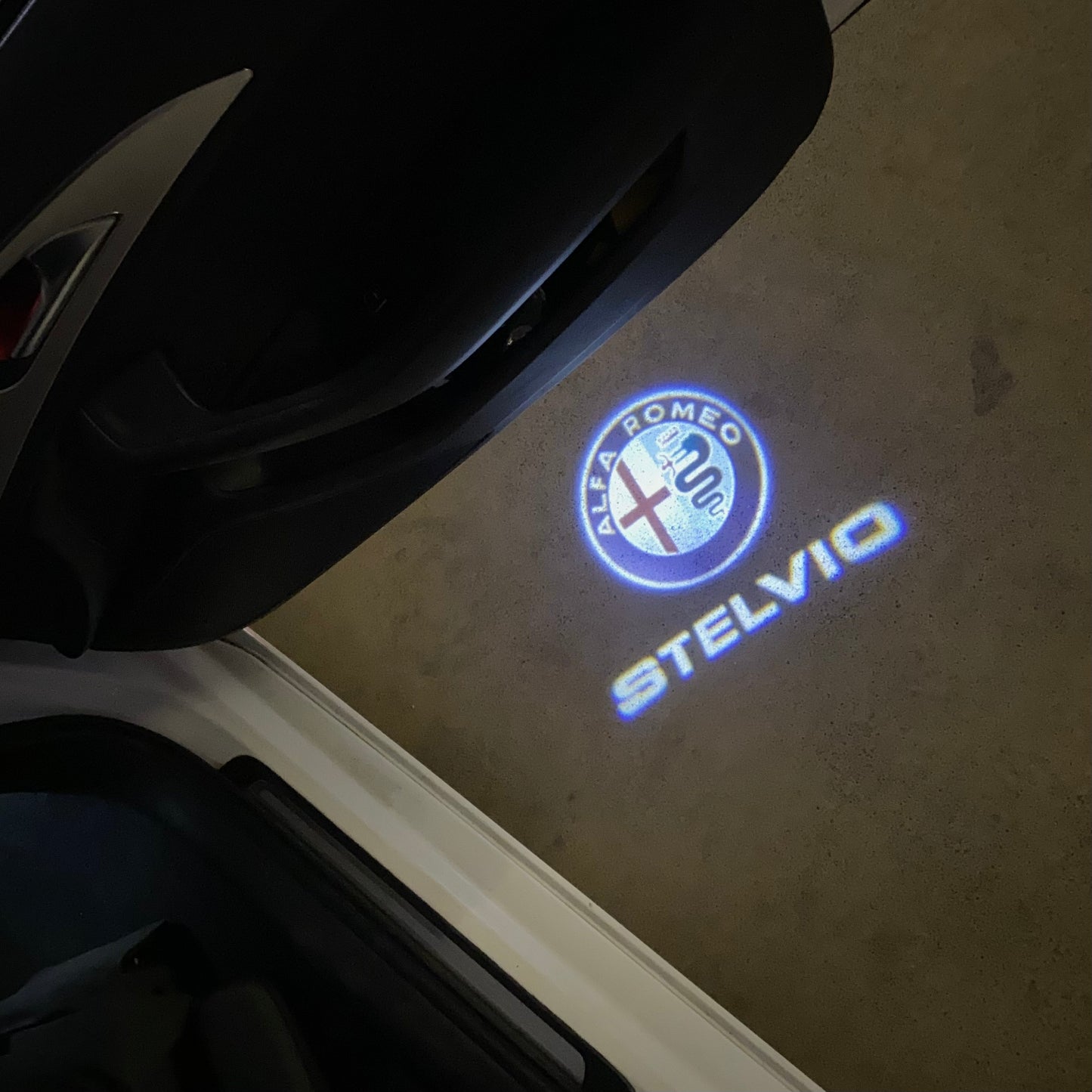 Alfa Romeo Stelvio LOGO PROJECTOT LIGHTS Nr.95 (quantity 1 = 2 Logo Film / 2 door lights)