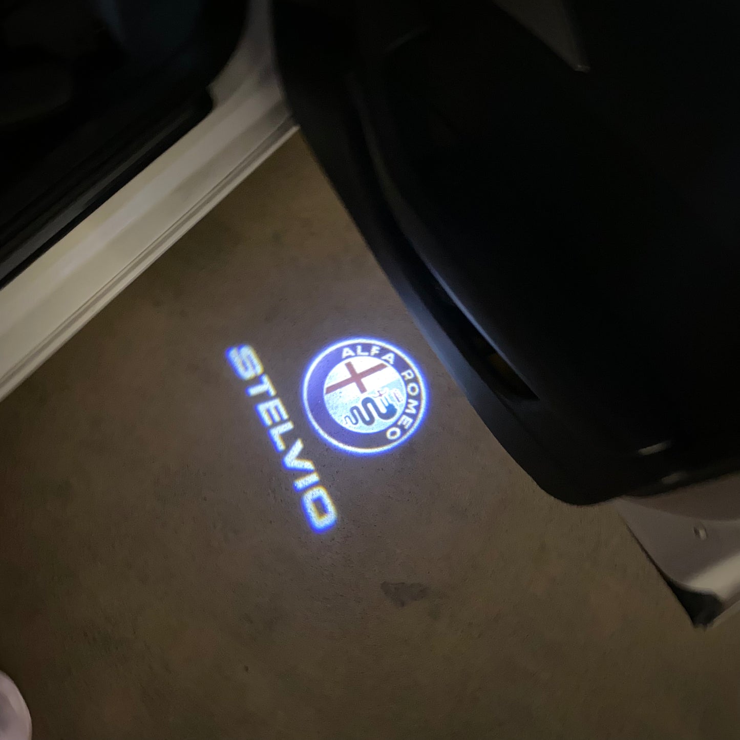 Alfa Romeo Stelvio LOGO PROJECTOT LIGHTS Nr.95 (quantity 1 = 2 Logo Film / 2 door lights)
