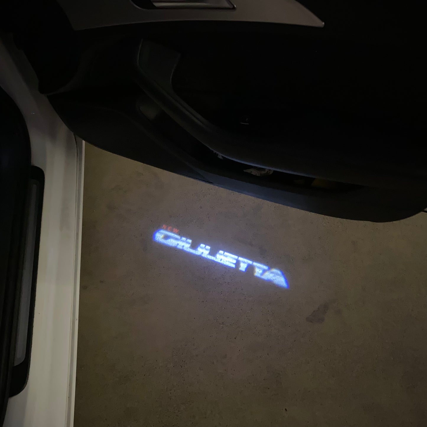 Alfa Romeo GIULIETTA LOGO PROJECTOT LIGHTS Nr.88 (quantity 1 = 2 Logo Film / 2 door lights)