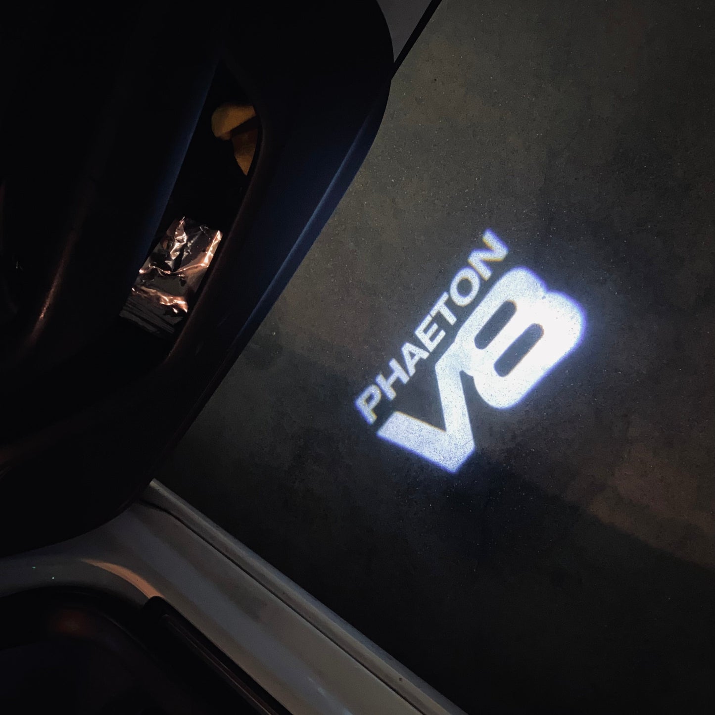 Volkswagen Door lights PHAETON V8 Logo Nr. 75 (quantity 1 = 2 Logo Films /2 door lights)