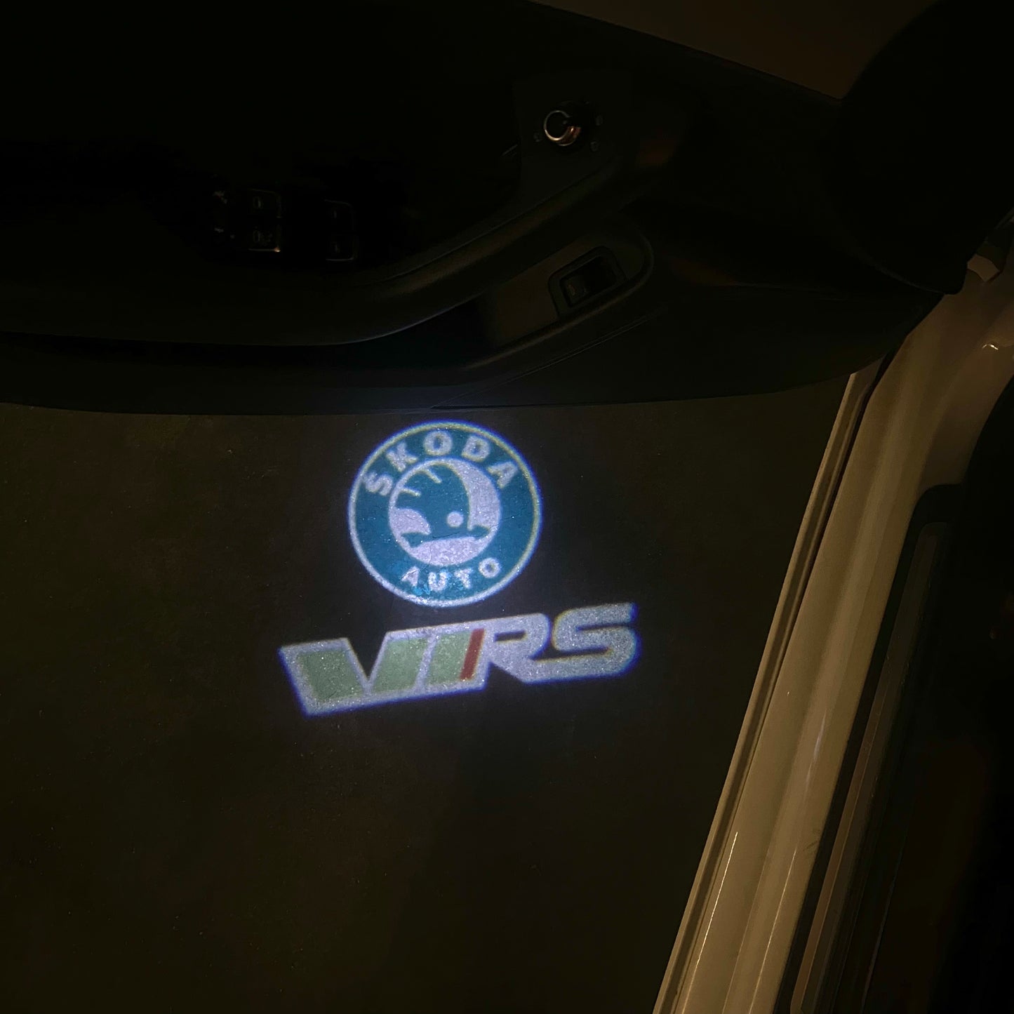 SKODA VRS LOGO LIGHTS Nr.21(quantity 1 = 2 Logo Film / 2 door lights)
