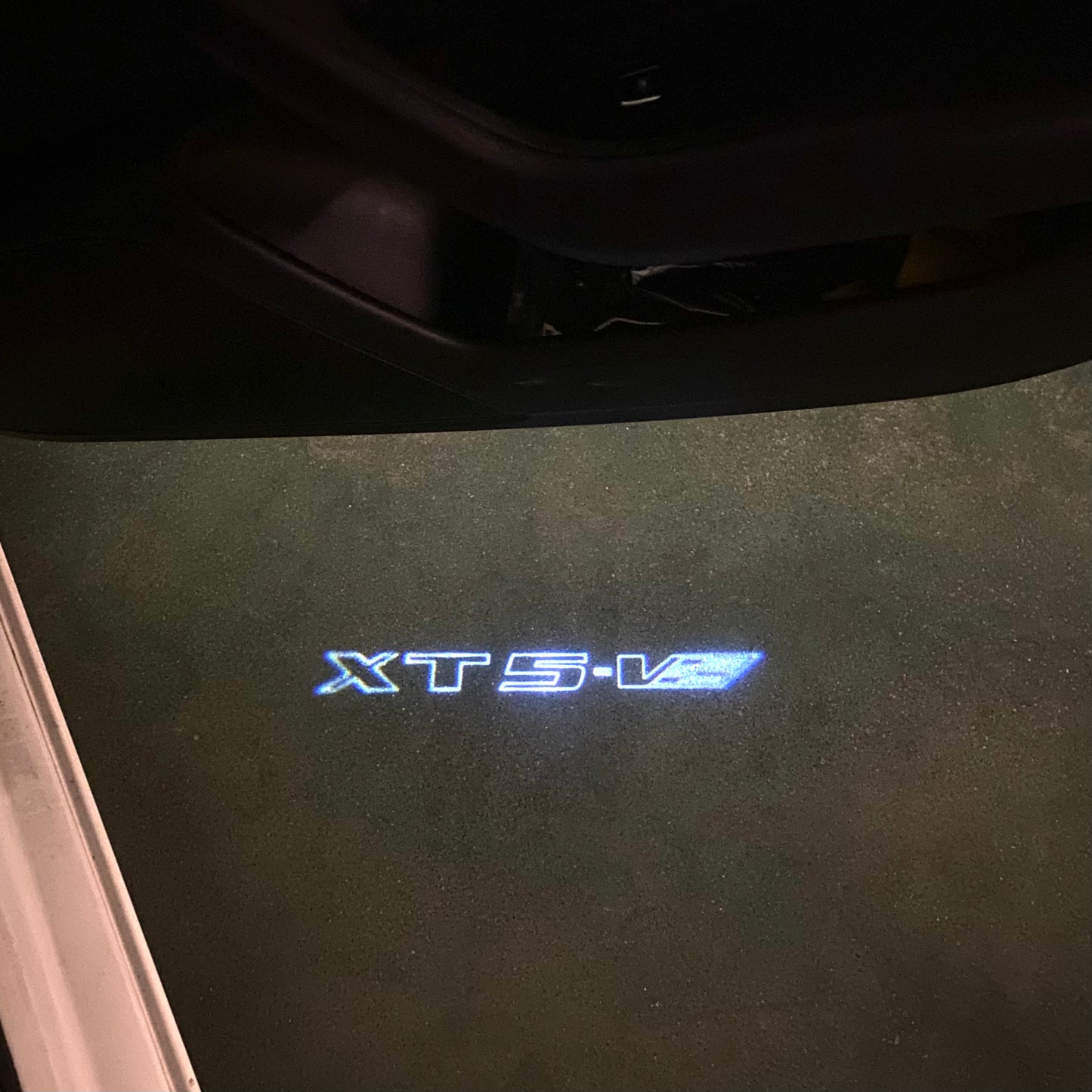 CADILLAC XT5 LOGO PROJECTOT LIGHTS Nr.9782 (quantity 1 = 2 Logo Films /2 door lights)