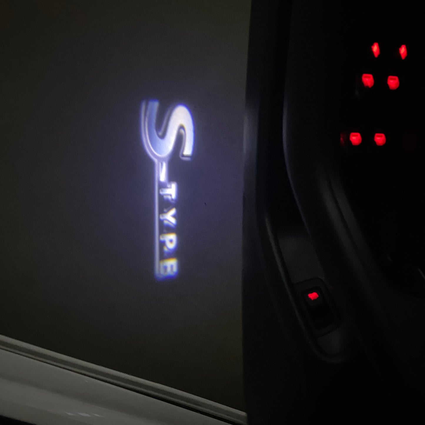 JAGUAR S TYPE LOGO PROJECROTR LIGHTS Nr.79 (quantity 1 = 1 sets/2 door lights)