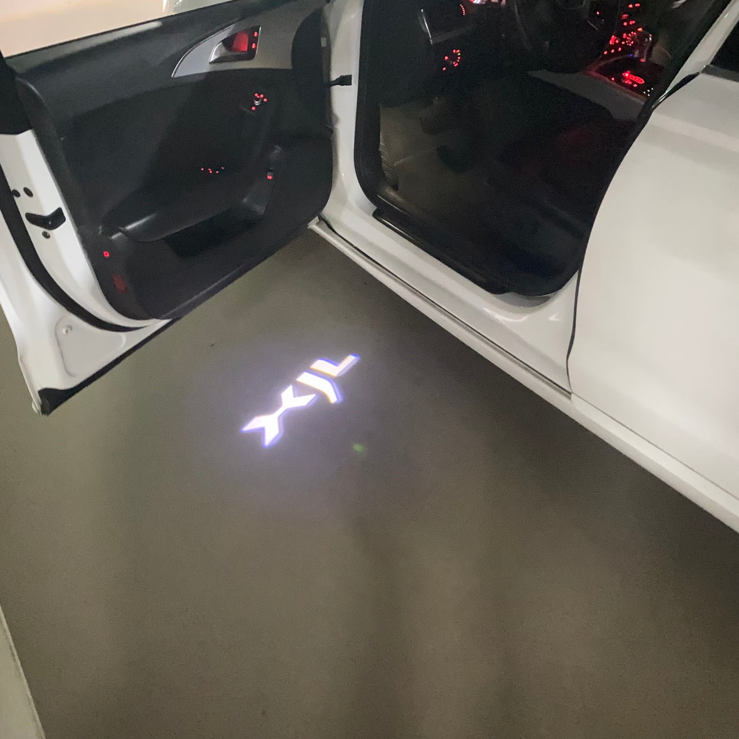 JAGUAR XJL LOGO PROJECROTR LIGHTS Nr.88 (quantity 1 = 1 sets/2 door lights)