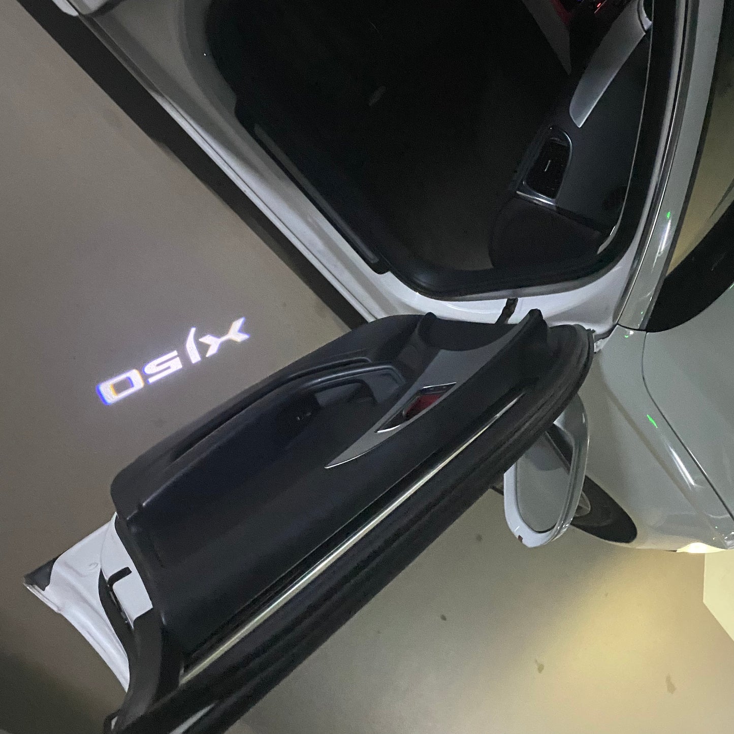 JAGUAR XJ 50 LOGO PROJECROTR LIGHTS Nr.89 (quantity 1 = 1 sets/2 door lights)
