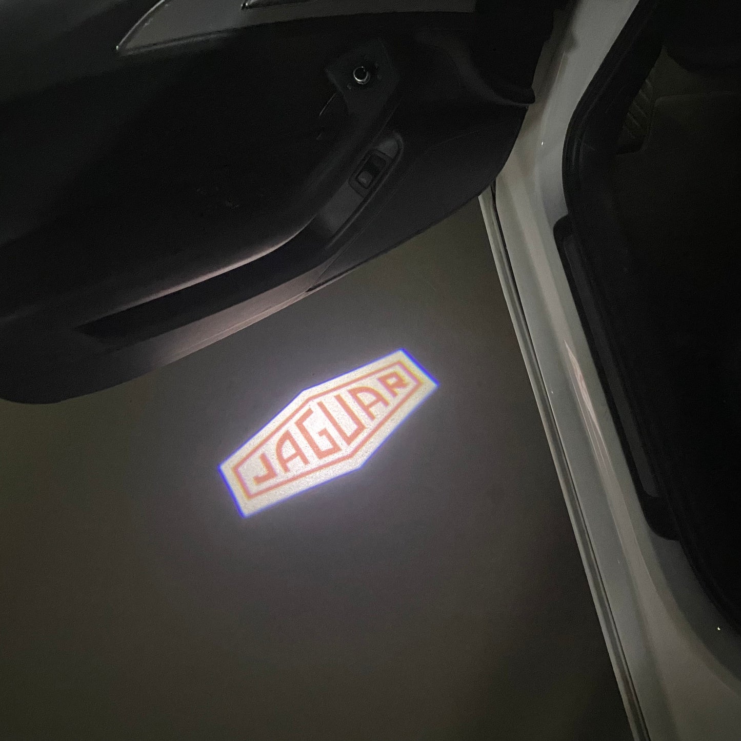 JAGUAR Red Color LOGO PROJECROTR LIGHTS Nr.18 (quantity 1 = 1 sets/2 door lights)