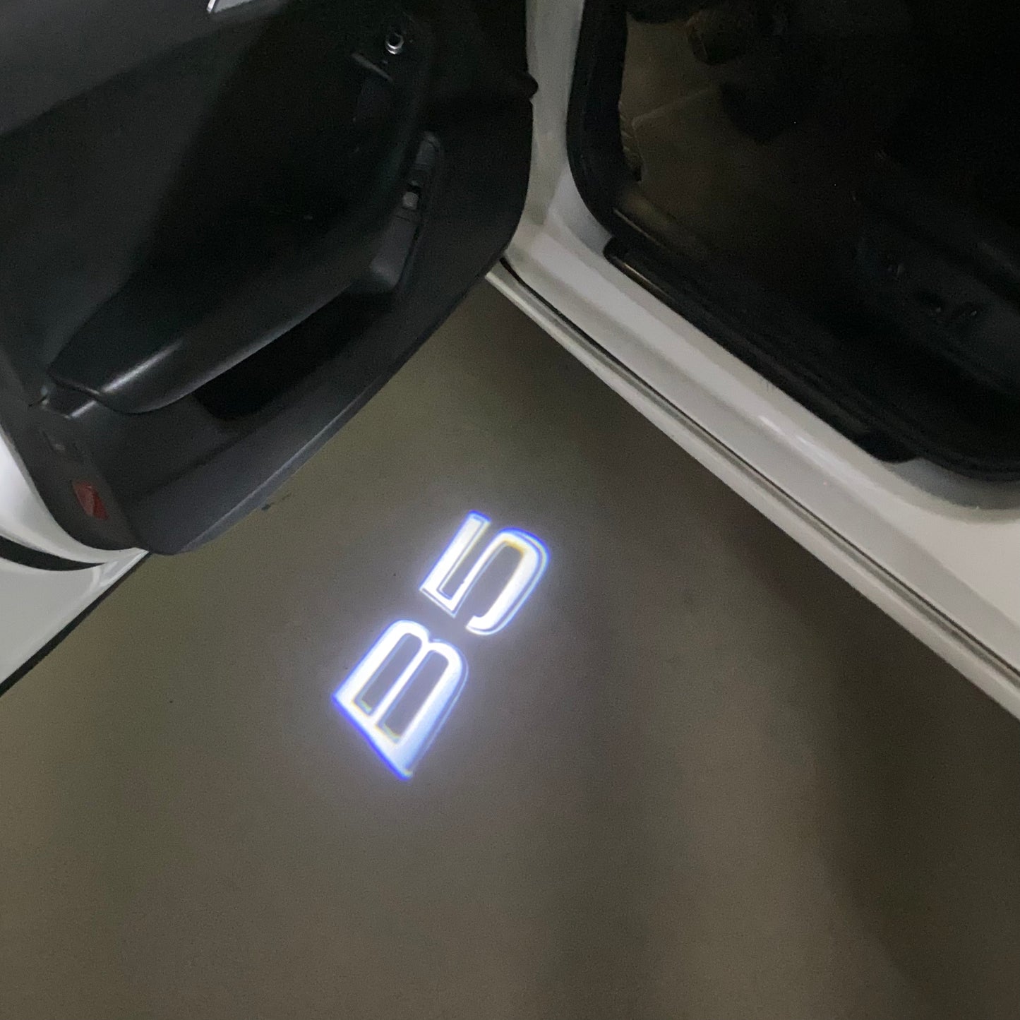 Volvo B5 LOGO PROJECROTR LIGHTS Nr.81 (quantity 1 = 2 Logo Film / 2 door lights)