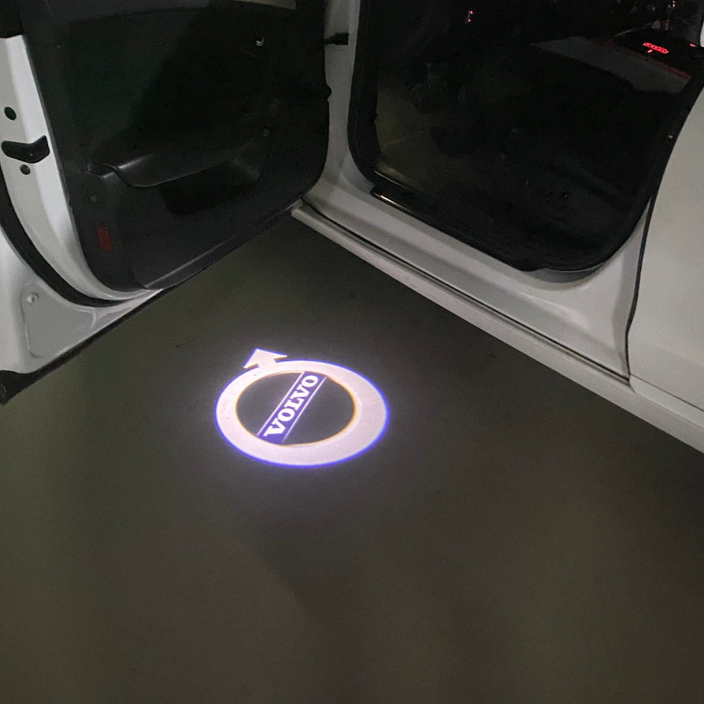 Volvo Original LOGO PROJECROTR LIGHTS Nr.01 (quantity 1 = 2 Logo Film / 2 door lights)