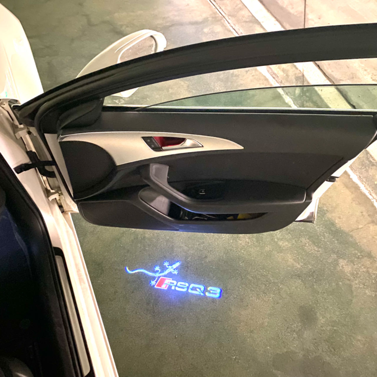AUDI RSQ3 LOGO PROJECTOT LIGHTS (quantity 1 = 2 Logo Films /2 door lights)Nr.12B57