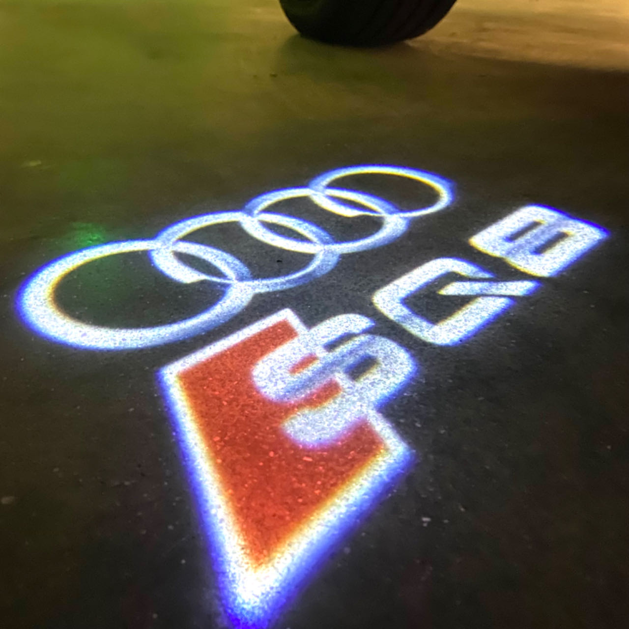 AUDI SQ8 LOGO PROJECTOT LIGHTS (quantity 1 = 2 Logo Films /2 door lights)Nr.12B100