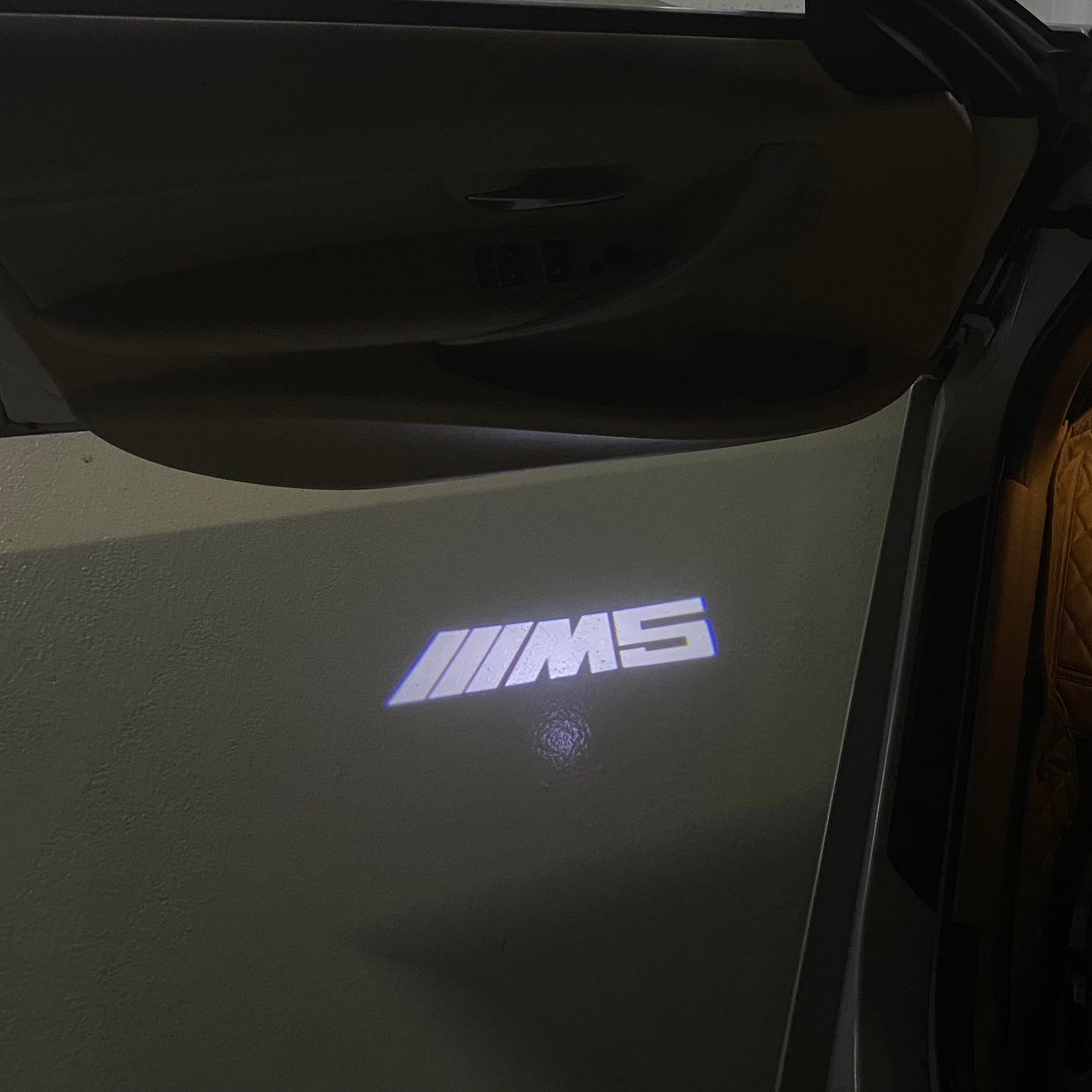 BMW 5 SERIES M5 LOGO PROJECTOT LIGHTS (quantity 1 = 1 sets/2 door lights) Nr.6024q68