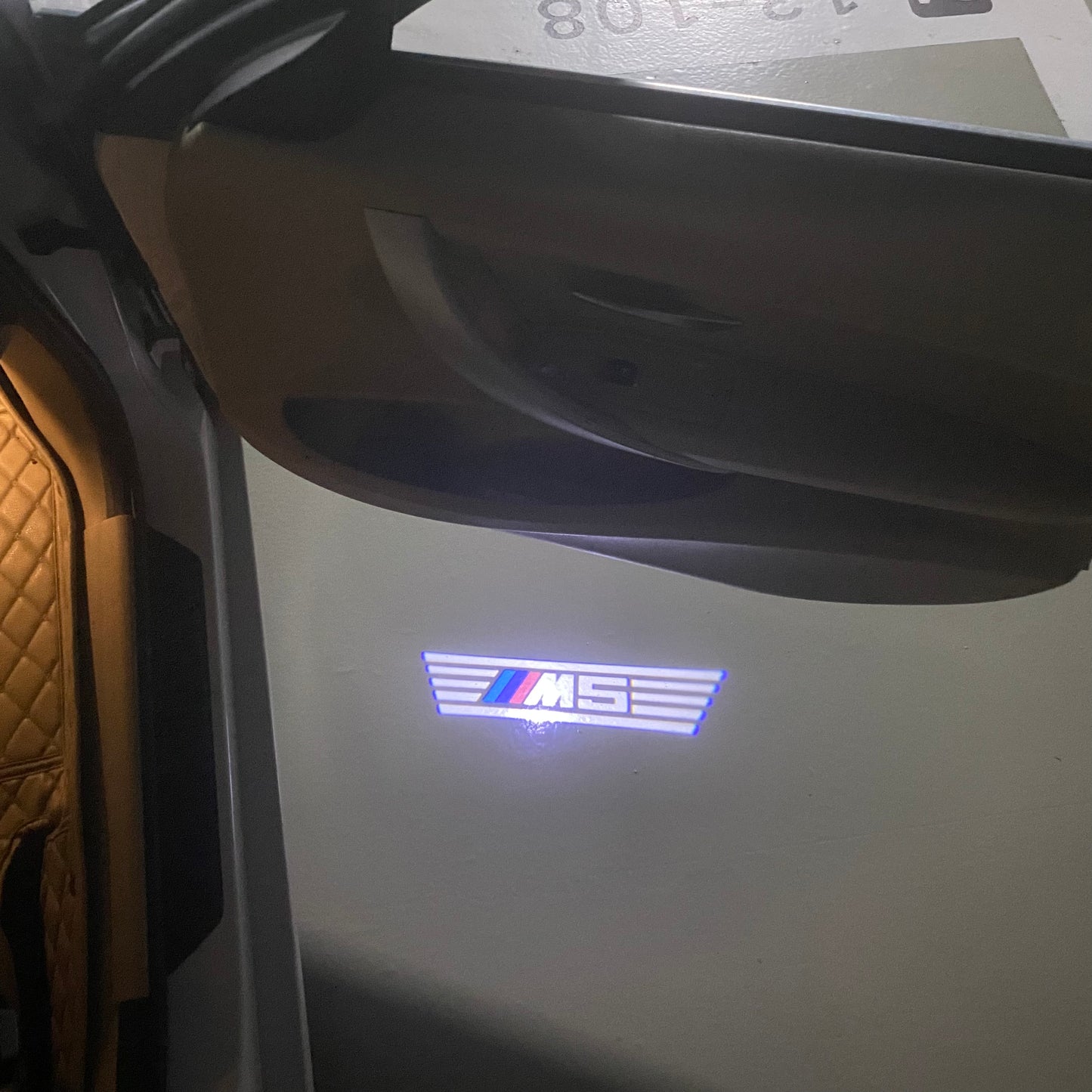 BMW 5 SERIES M5 LOGO PROJECTOT LIGHTS (quantity 1 = 1 sets/2 door lights) Nr.6024q67