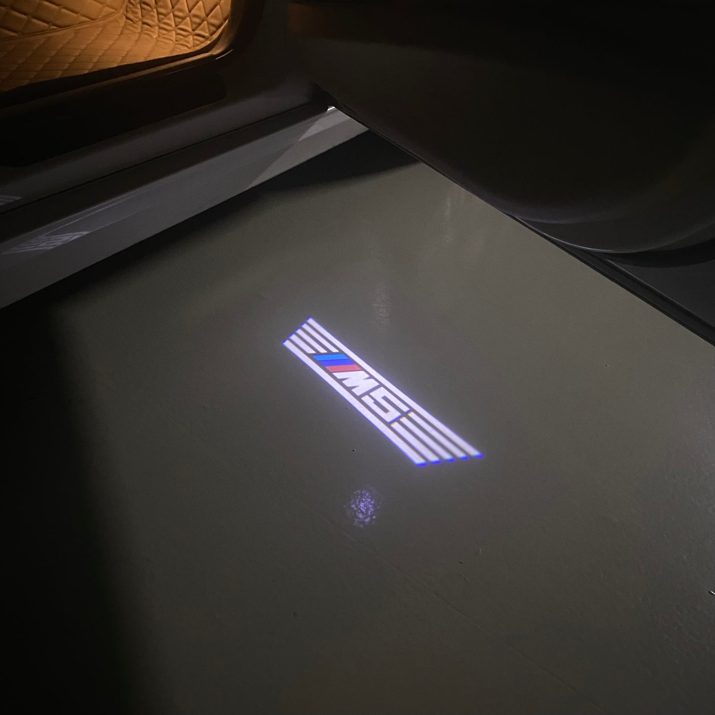 BMW 5 SERIES M5 LOGO PROJECTOT LIGHTS (quantity 1 = 1 sets/2 door lights) Nr.6024q67