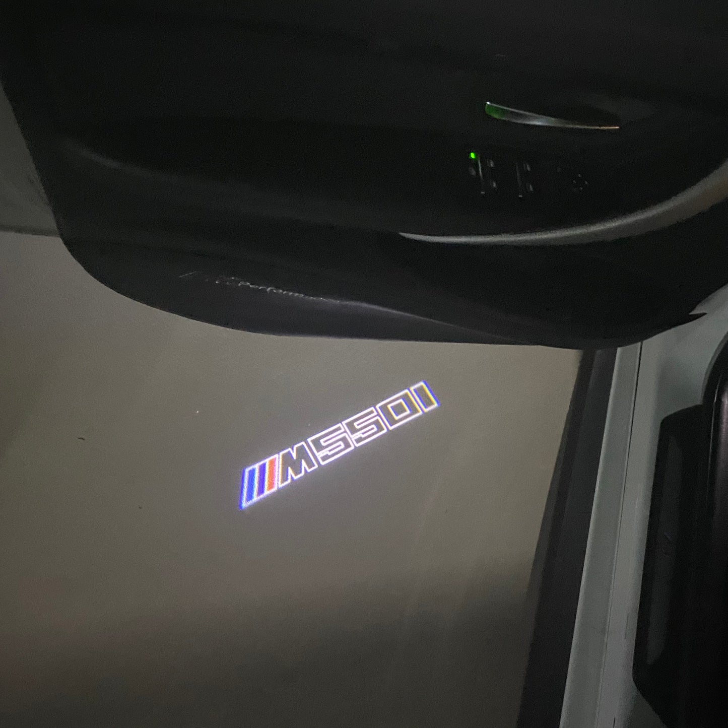 BMW 5 SERIES M550 i LOGO PROJECTOT LIGHTS (quantity 1 = 1 sets/2 door lights) Nr.6024q93