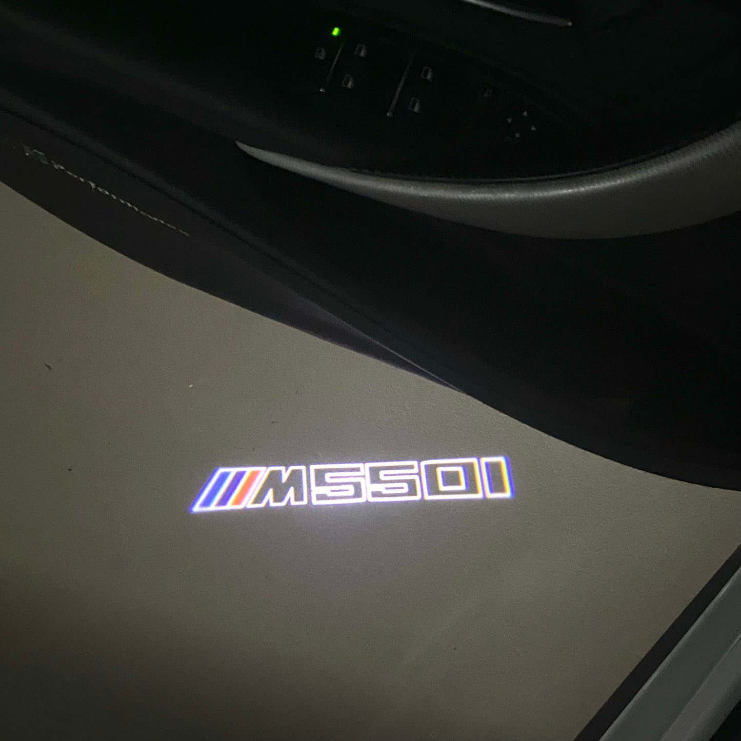 BMW 5 SERIES M550 i LOGO PROJECTOT LIGHTS (quantity 1 = 1 sets/2 door lights) Nr.6024q93