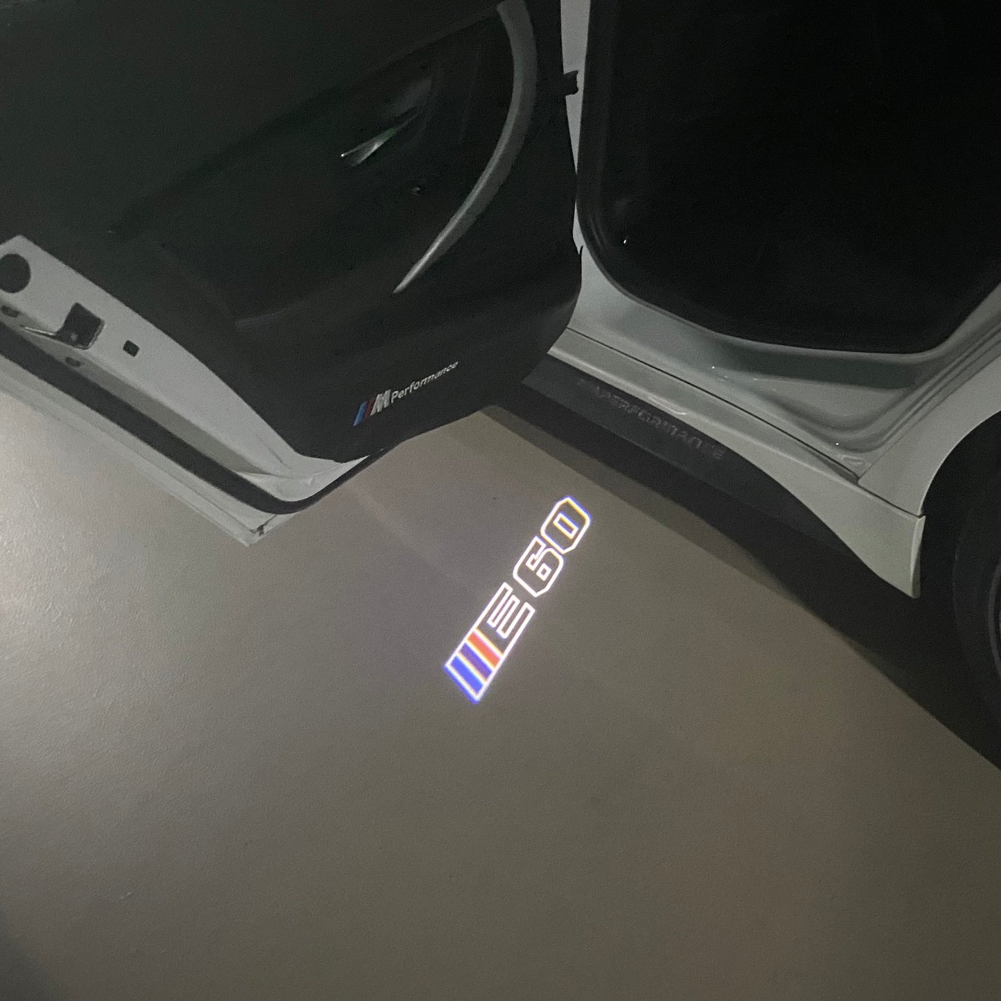 BMW 5 SERIES E60 LOGO PROJECTOT LIGHTS (quantity 1 = 1 sets/2 door lights) Nr.6024q87