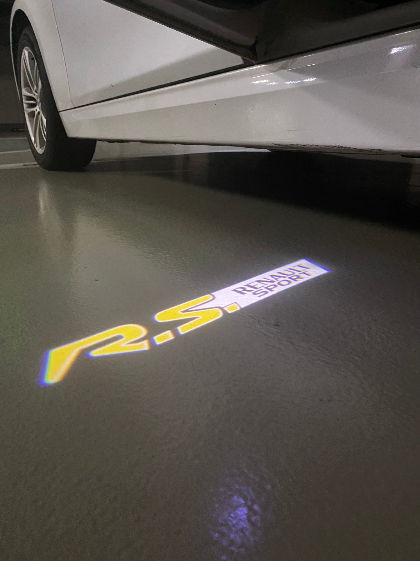 RENAULT RS LOGO PROJECROTR LIGHTS Nr.0940 (quantity 1 = 2 Logo Film & 2 door lights)