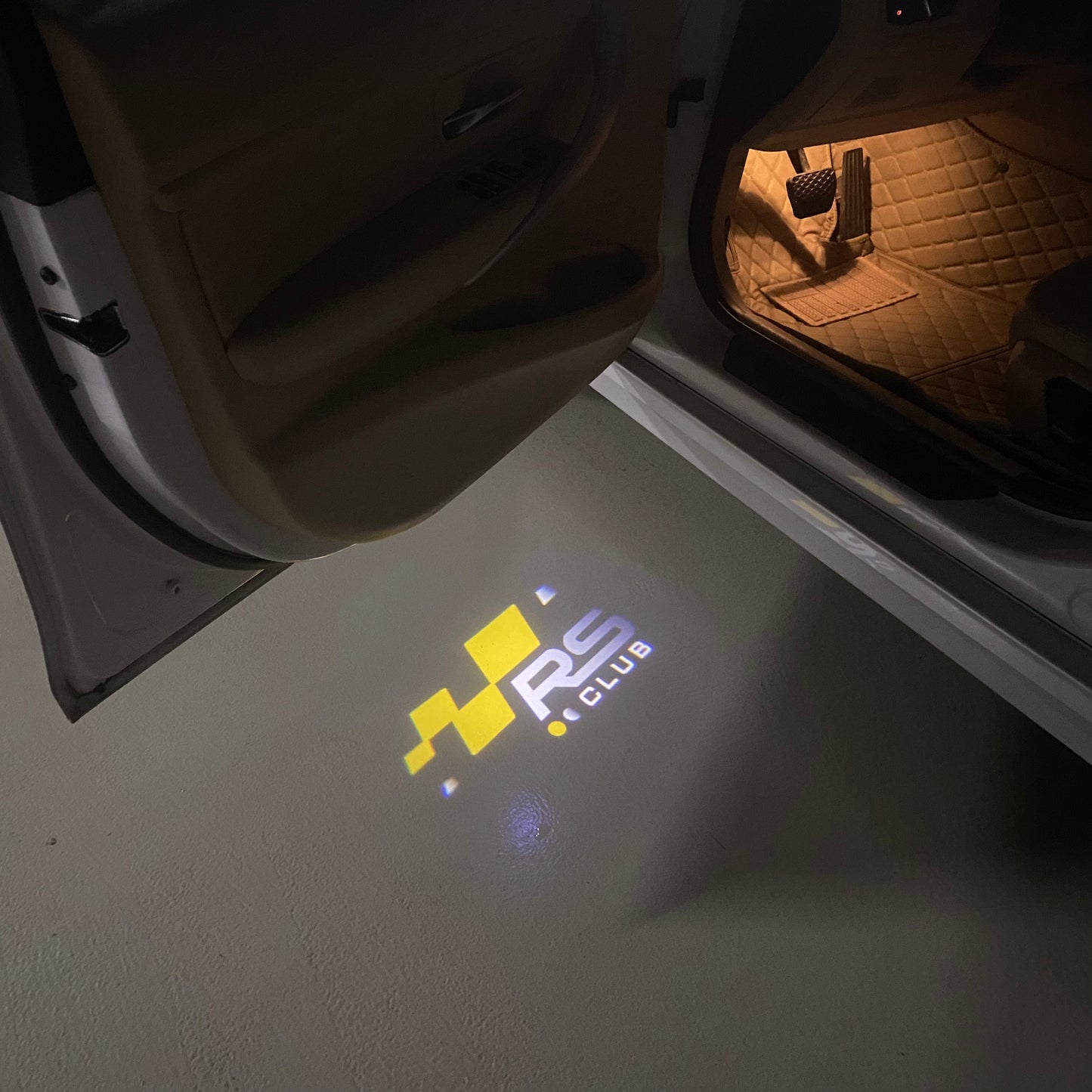 RENAULT RS LOGO PROJECROTR LIGHTS Nr.0950 (quantity 1 = 2 Logo Film & 2 door lights)