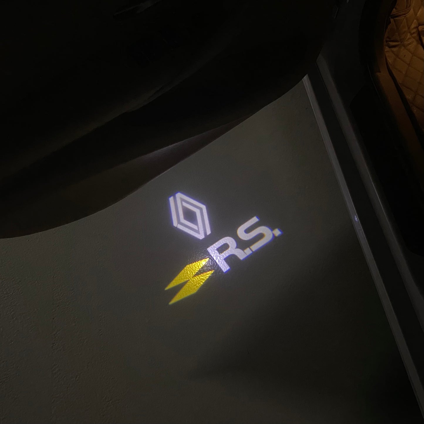 RENAULT RS LOGO PROJECROTR LIGHTS Nr.0956 (quantity 1 = 2 Logo Film & 2 door lights)