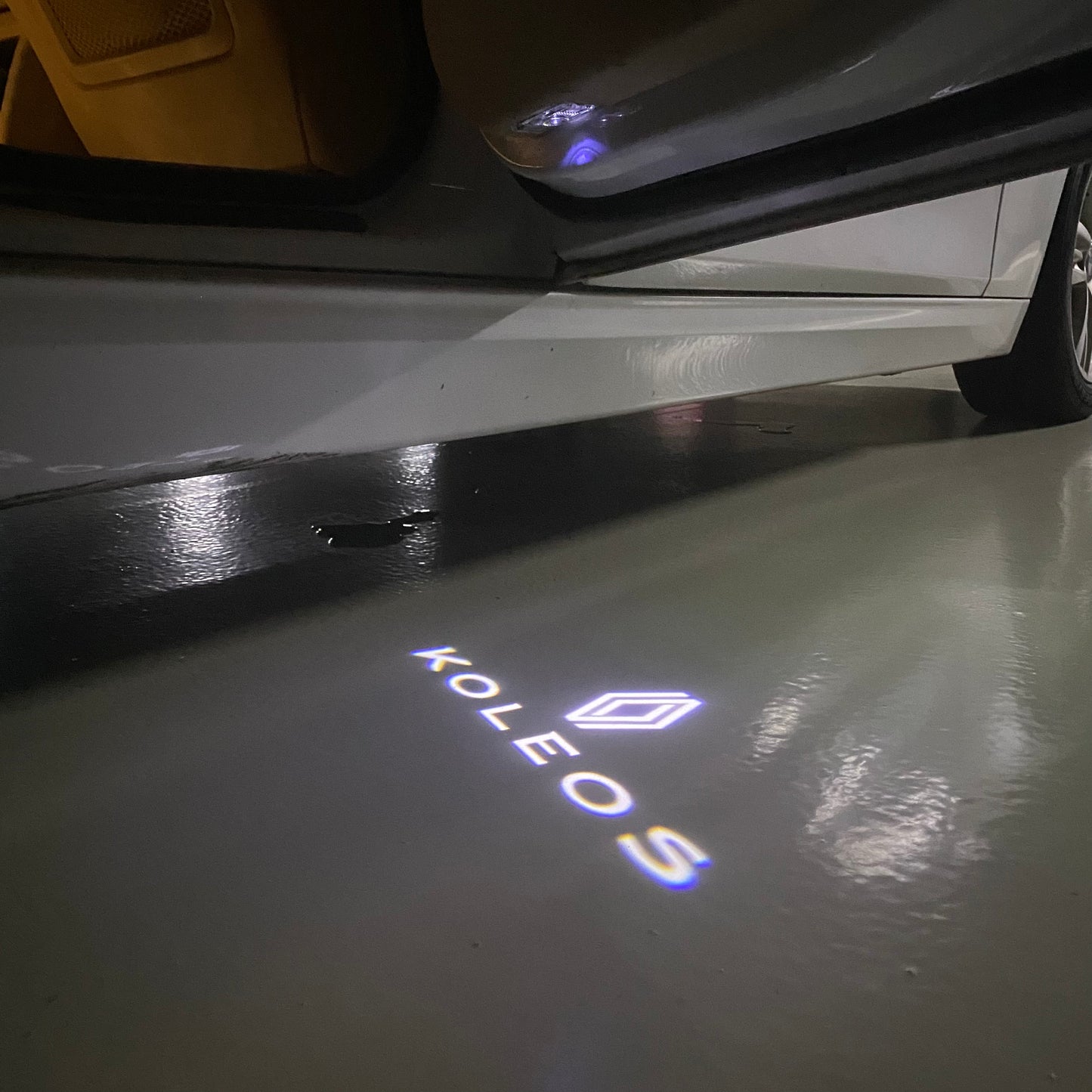 RENAULT Koleos LOGO PROJECROTR LIGHTS Nr.0921 (quantity 1 = 2 Logo Film & 2 door lights)