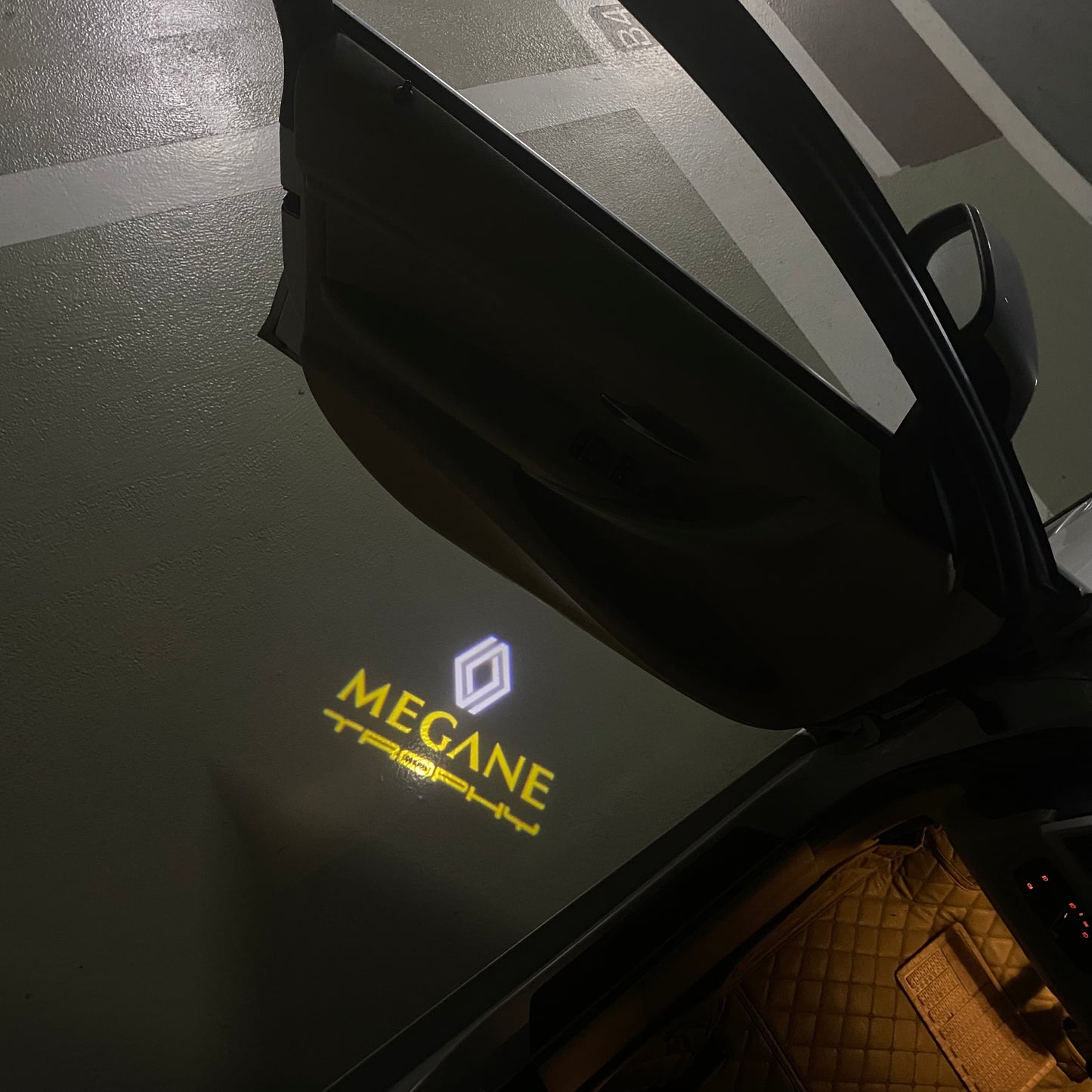 RENAULT MEGANE LOGO PROJECROTR LIGHTS Nr.0945(quantity 1 = 2 Logo Film & 2 door lights)