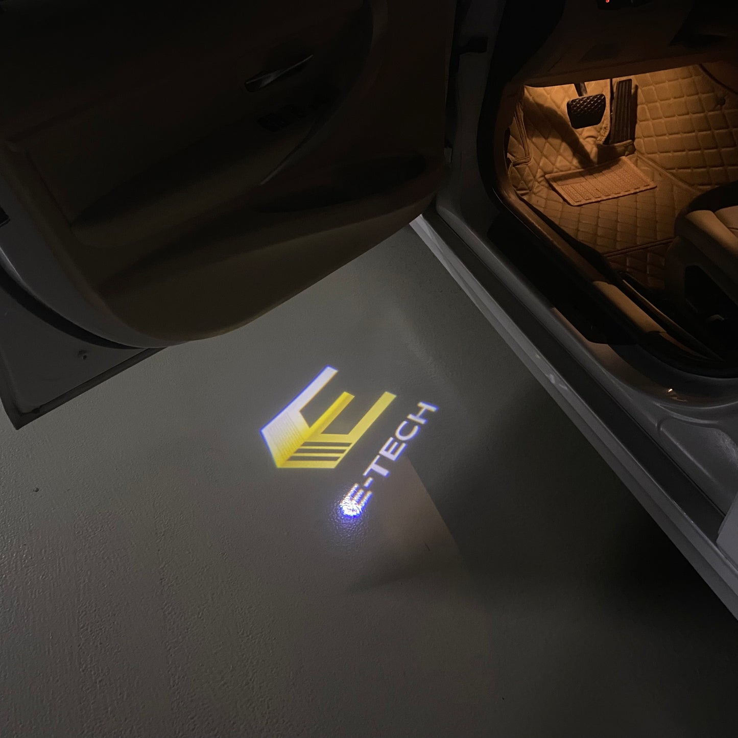 RENAULT E TECH LOGO PROJECROTR LIGHTS Nr.0949 (quantity 1 = 2 Logo Film & 2 door lights)