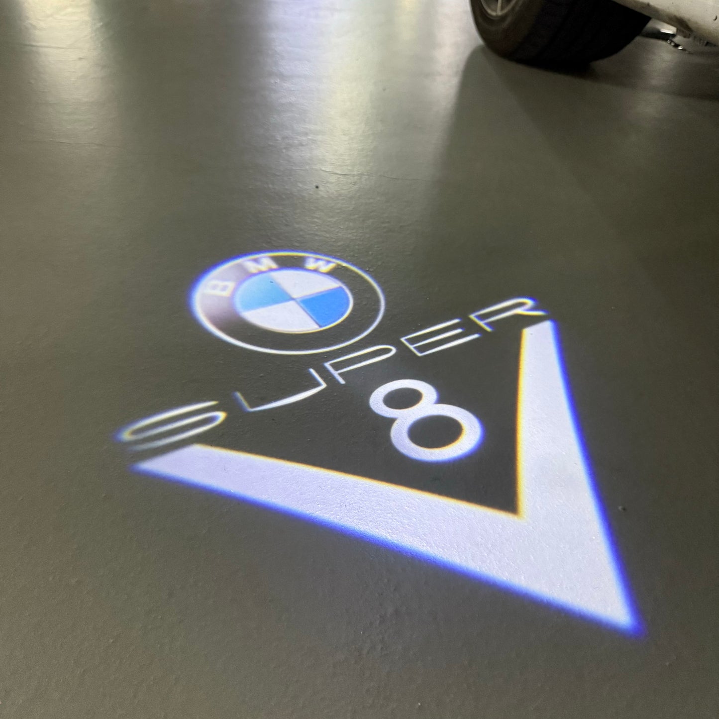 BMW V8 LOGO PROJECTOT LIGHTS (quantity 1 = 1 sets/2 door lights) Nr.6024q0t086