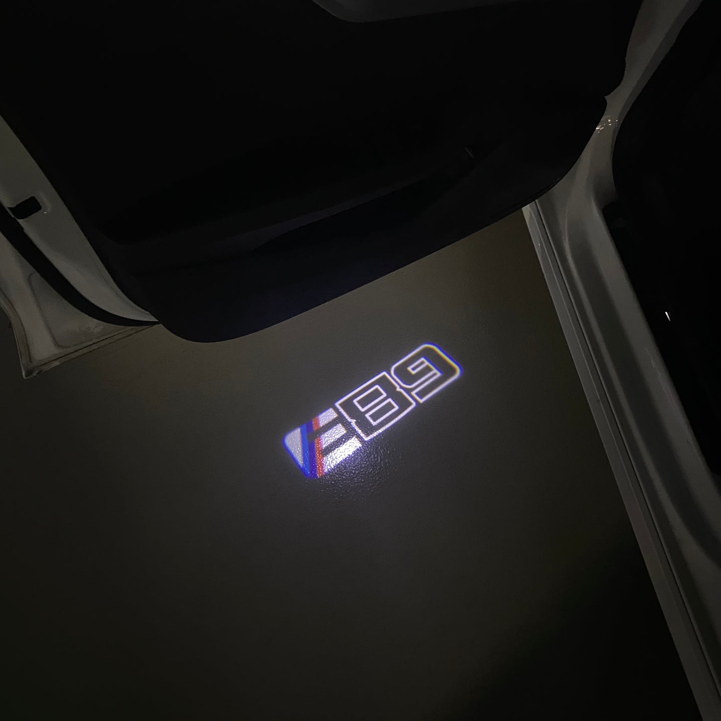 BMW Z4 E89 LOGO PROJECTOT LIGHTS (quantity 1 = 1 sets/2 door lights) Nr.6024q0t0134
