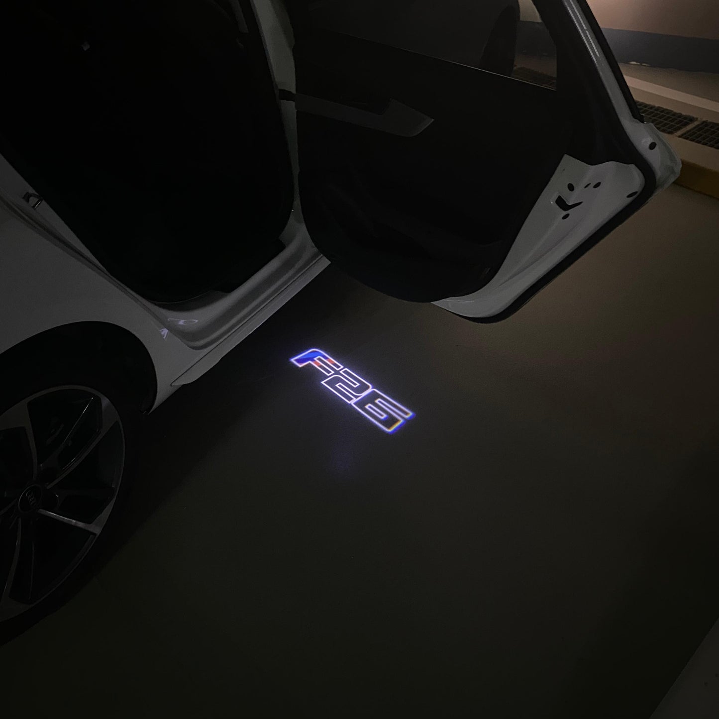 BMW X4 / X4M F26 LOGO PROJECTOT LIGHTS (quantity 1 = 1 sets/2 door lights) Nr.6024q0t04B7