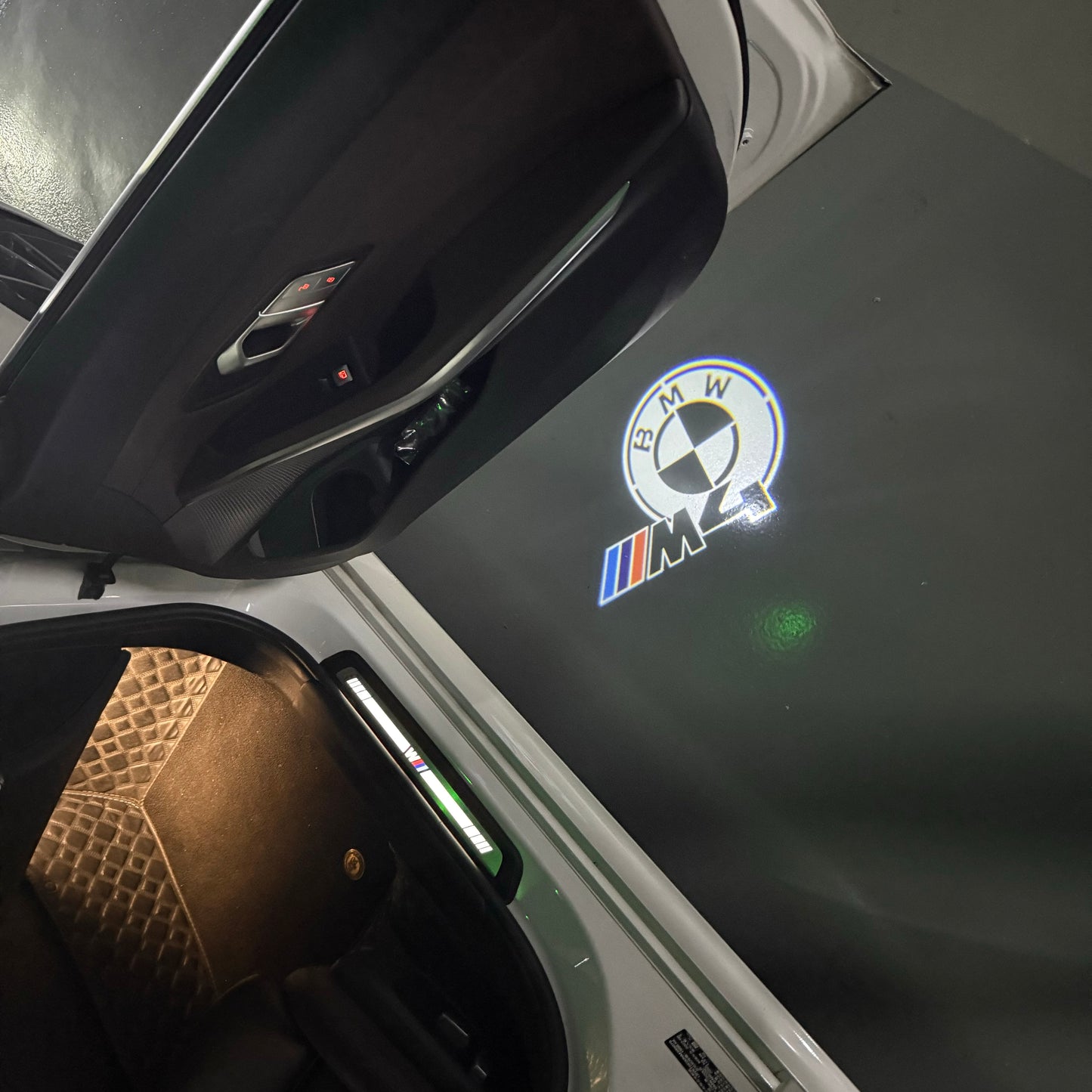 BMW 4 SERIES M4 LOGO PROJECTOT LIGHTS (quantity 1 = 1 sets/2 door lights) Nr.6024q309