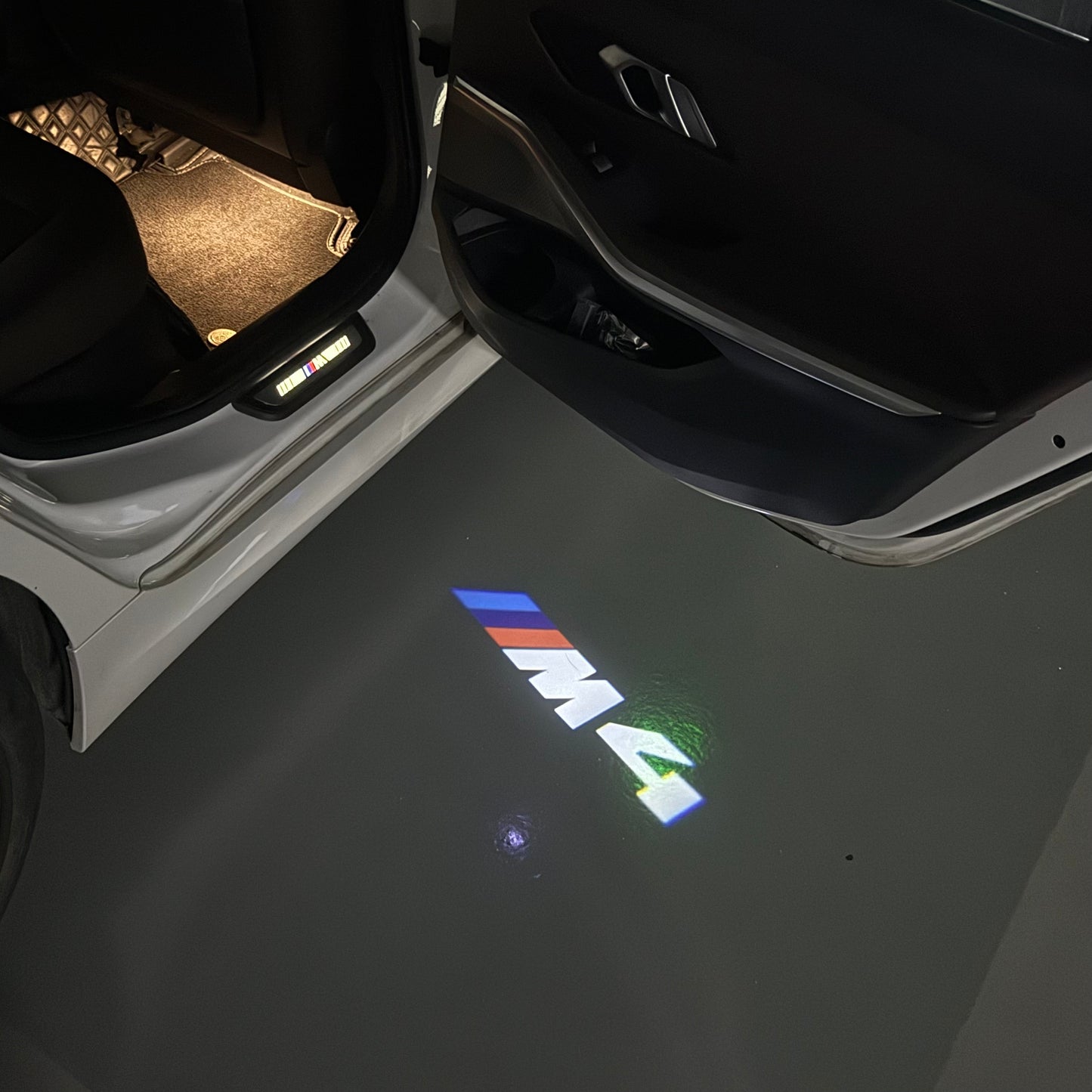 BMW 4 SERIES M4 LOGO PROJECTOT LIGHTS (quantity 1 = 1 sets/2 door lights) Nr.6024t33