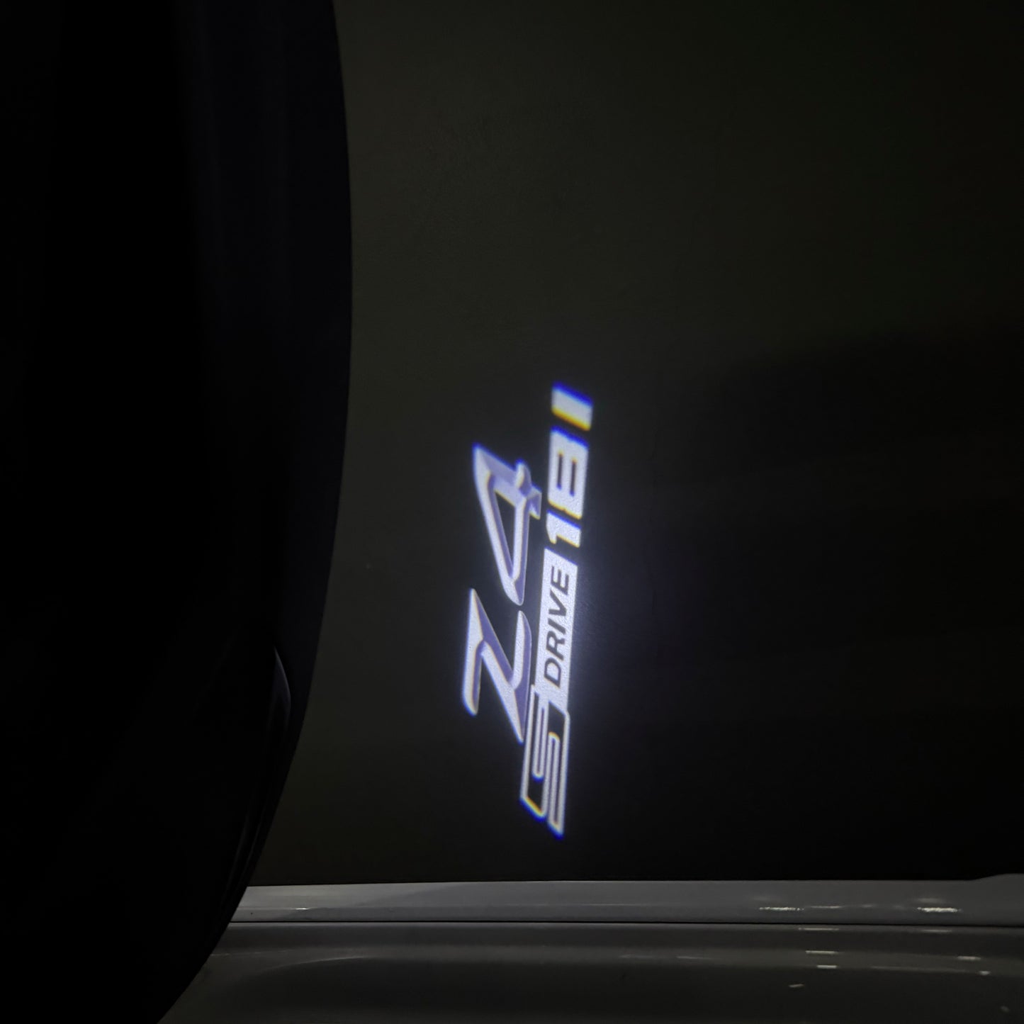 BMW Z4 S drive LOGO PROJECTOT LIGHTS (quantity 1 = 1 sets/2 door lights) Nr.6024q0t0129