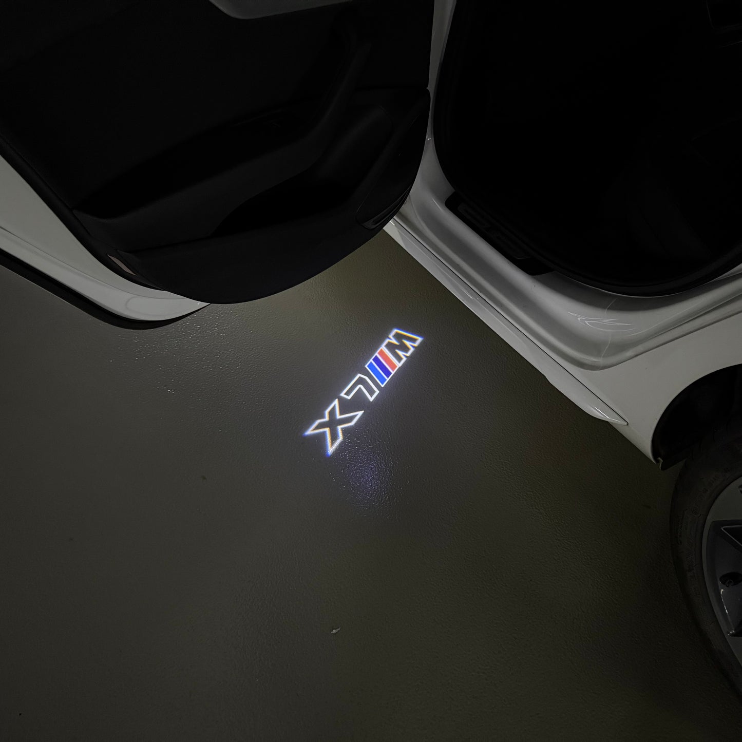 BMW X7M LOGO PROJECTOT LIGHTS (quantity 1 = 1 sets/2 door lights) Nr.6024q0t0120