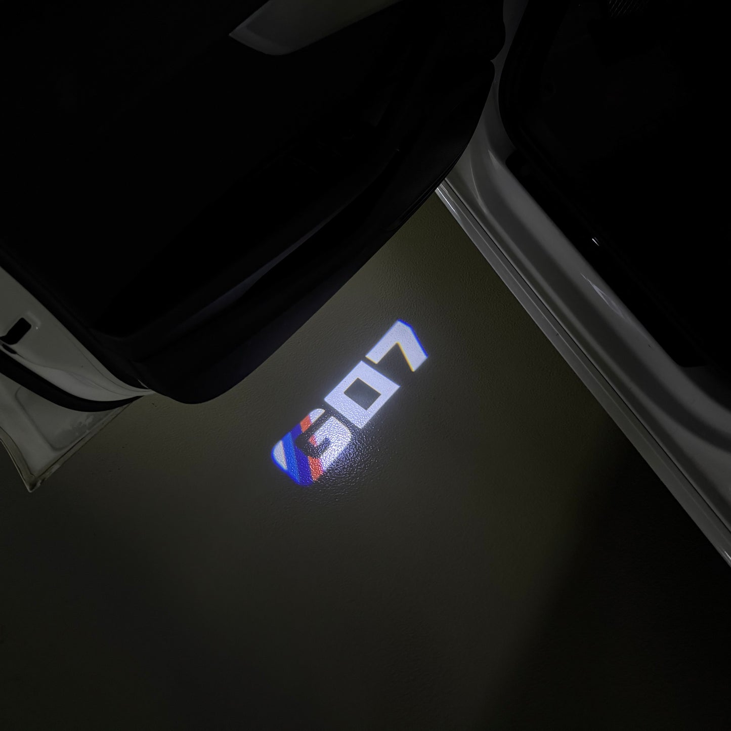 BMW X7 / X7M G07 LOGO PROJECTOT LIGHTS (quantity 1 = 1 sets/2 door lights) Nr.6024q0t0112