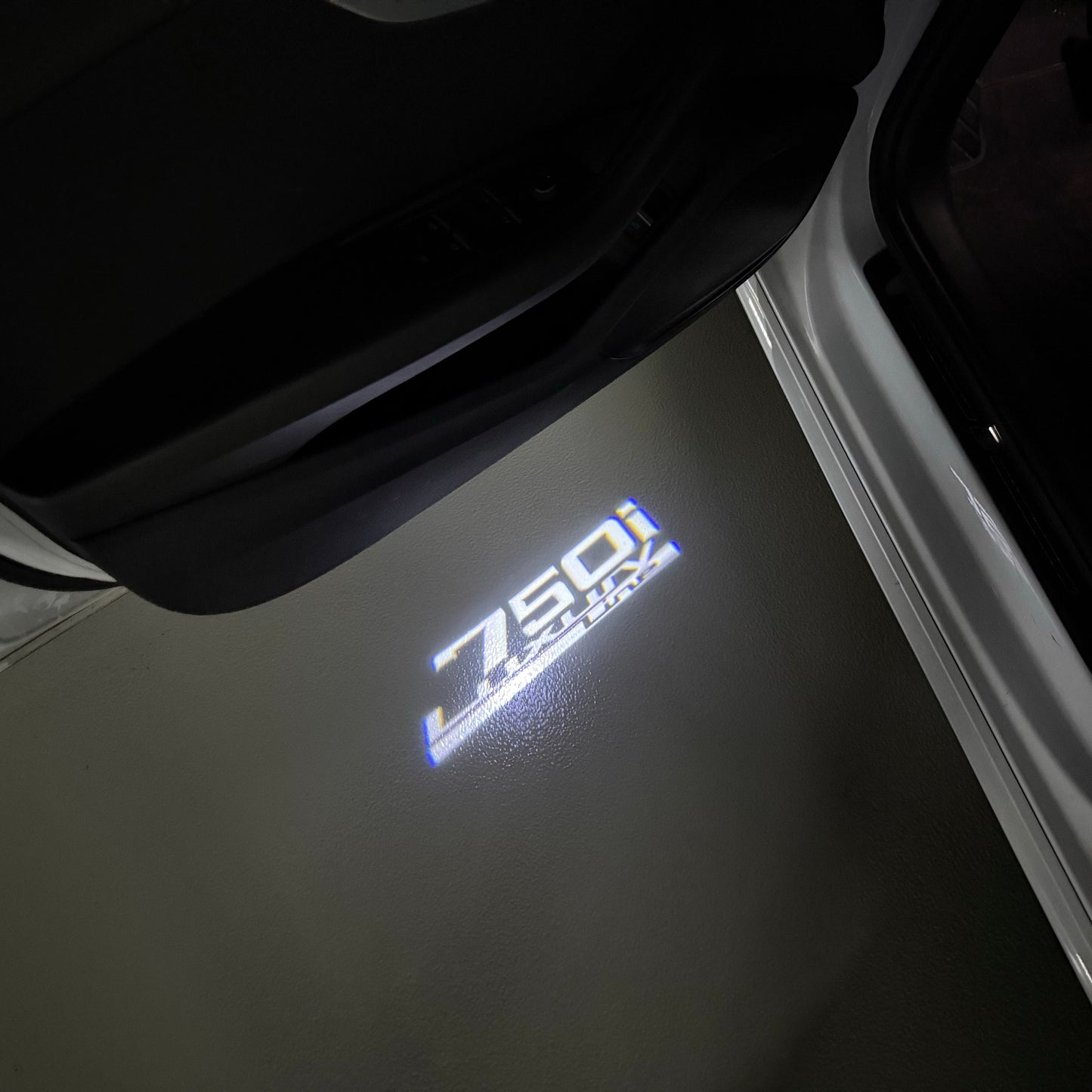 BMW 7 SERIES 750 i LOGO PROJECTOT LIGHTS (quantity 1 = 1 sets/2 door lights) Nr.6024S03