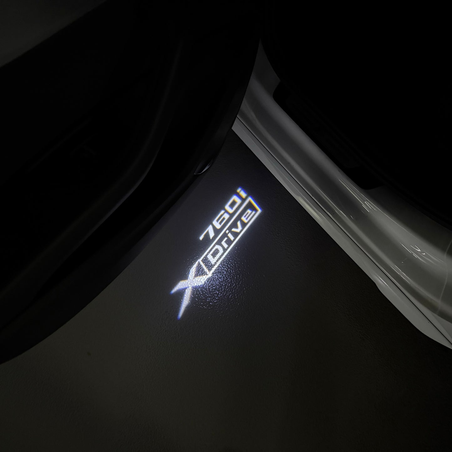 BMW 7 SERIES 760 i X drive LOGO PROJECTOT LIGHTS (quantity 1 = 1 sets/2 door lights) Nr.6024q0t075