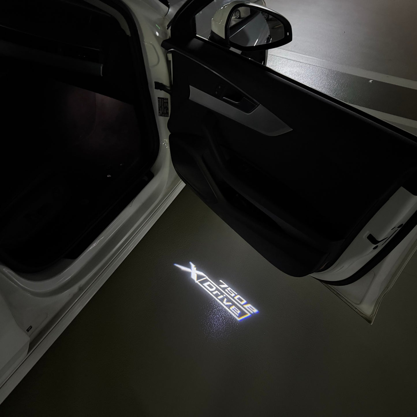 BMW 7 SERIES 750e X drive LOGO PROJECTOT LIGHTS (quantity 1 = 1 sets/2 door lights) Nr.6024q0t074