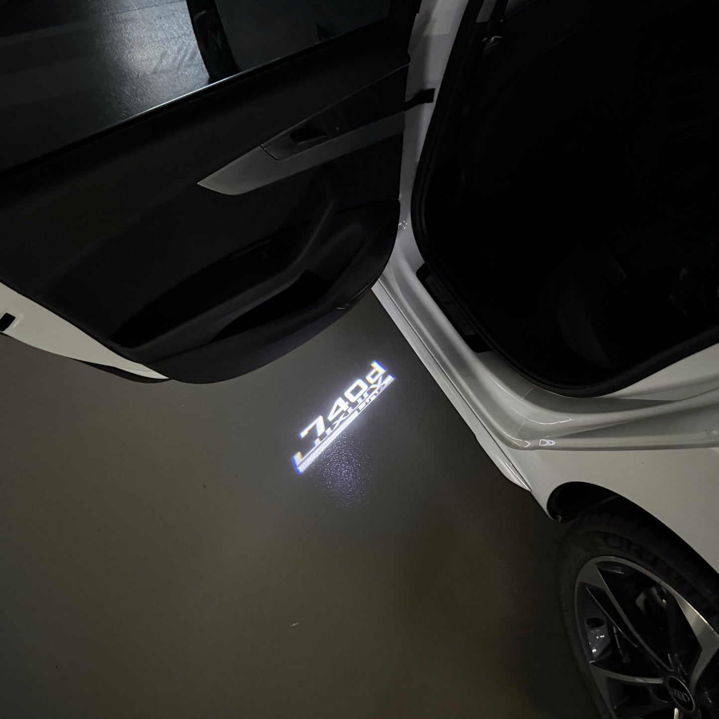 BMW 7 SERIES 740 d LOGO PROJECTOT LIGHTS (quantity 1 = 1 sets/2 door lights) Nr.6024S02