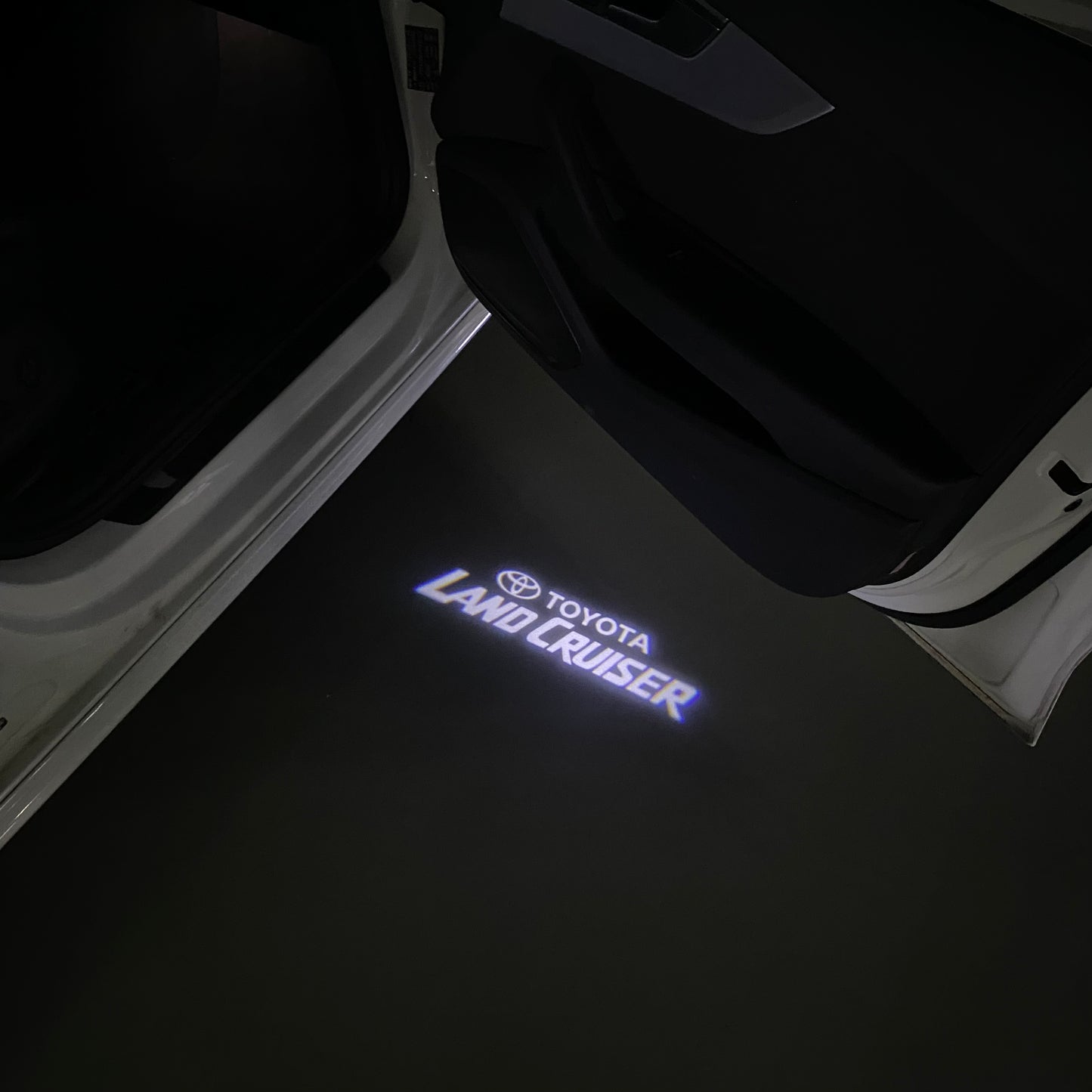 TOYOTA LAND CRUISER LOGO PROJECROTR LIGHTS (quantity 1 = 1 sets/2 door lights) Nr.0GP38