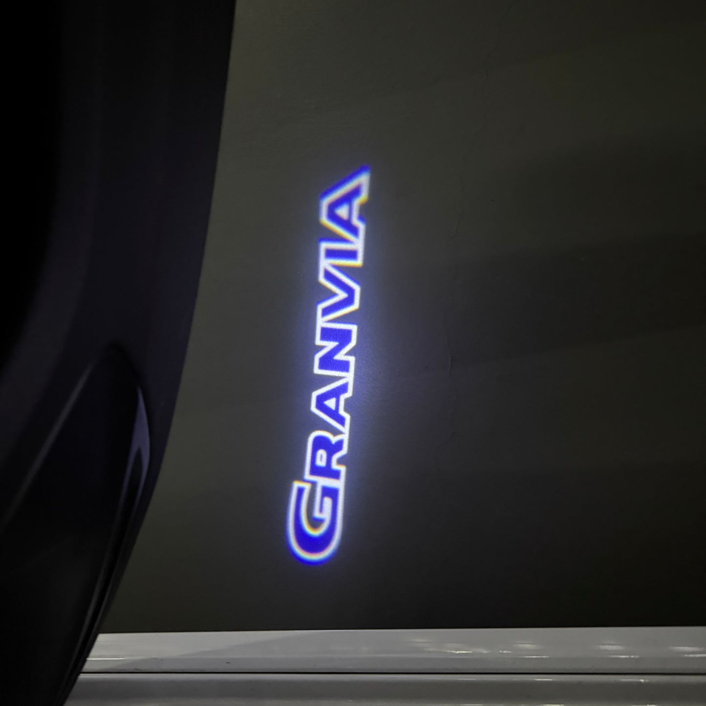 TOYOTA GRANVIA LOGO PROJECROTR LIGHTS (quantity 1 = 1 sets/2 door lights) Nr.0GP36