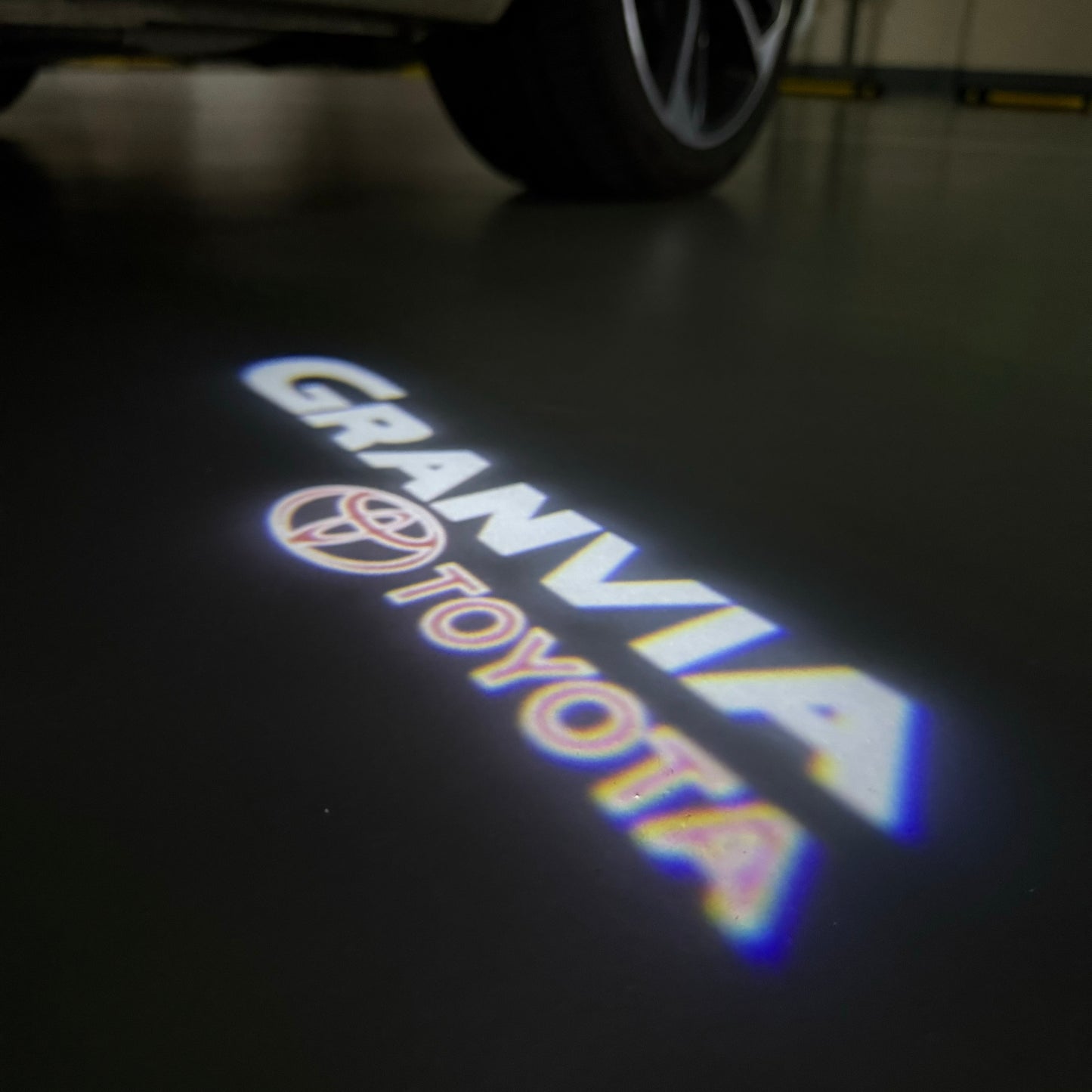 TOYOTA GRANVIA LOGO PROJECROTR LIGHTS (quantity 1 = 1 sets/2 door lights) Nr.0GP37