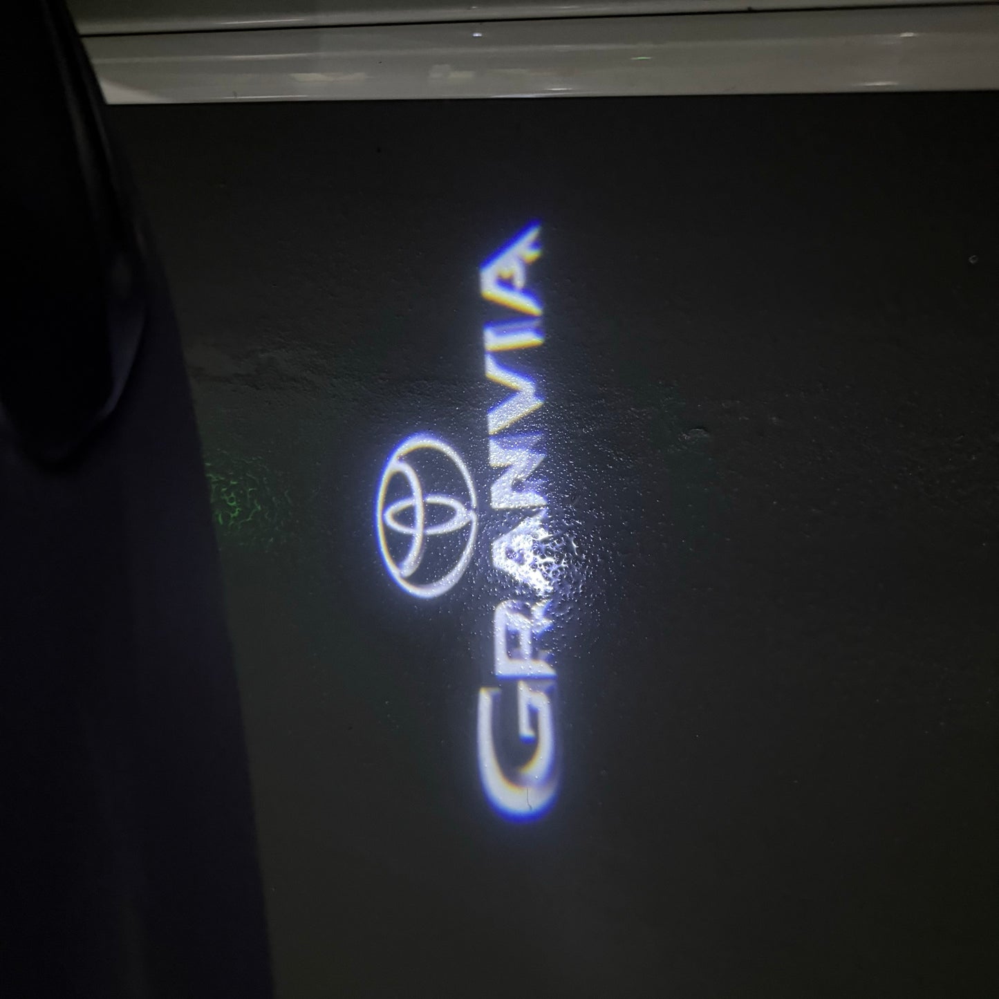 TOYOTA GRANVIA LOGO PROJECROTR LIGHTS (quantity 1 = 1 sets/2 door lights) Nr.0GP354