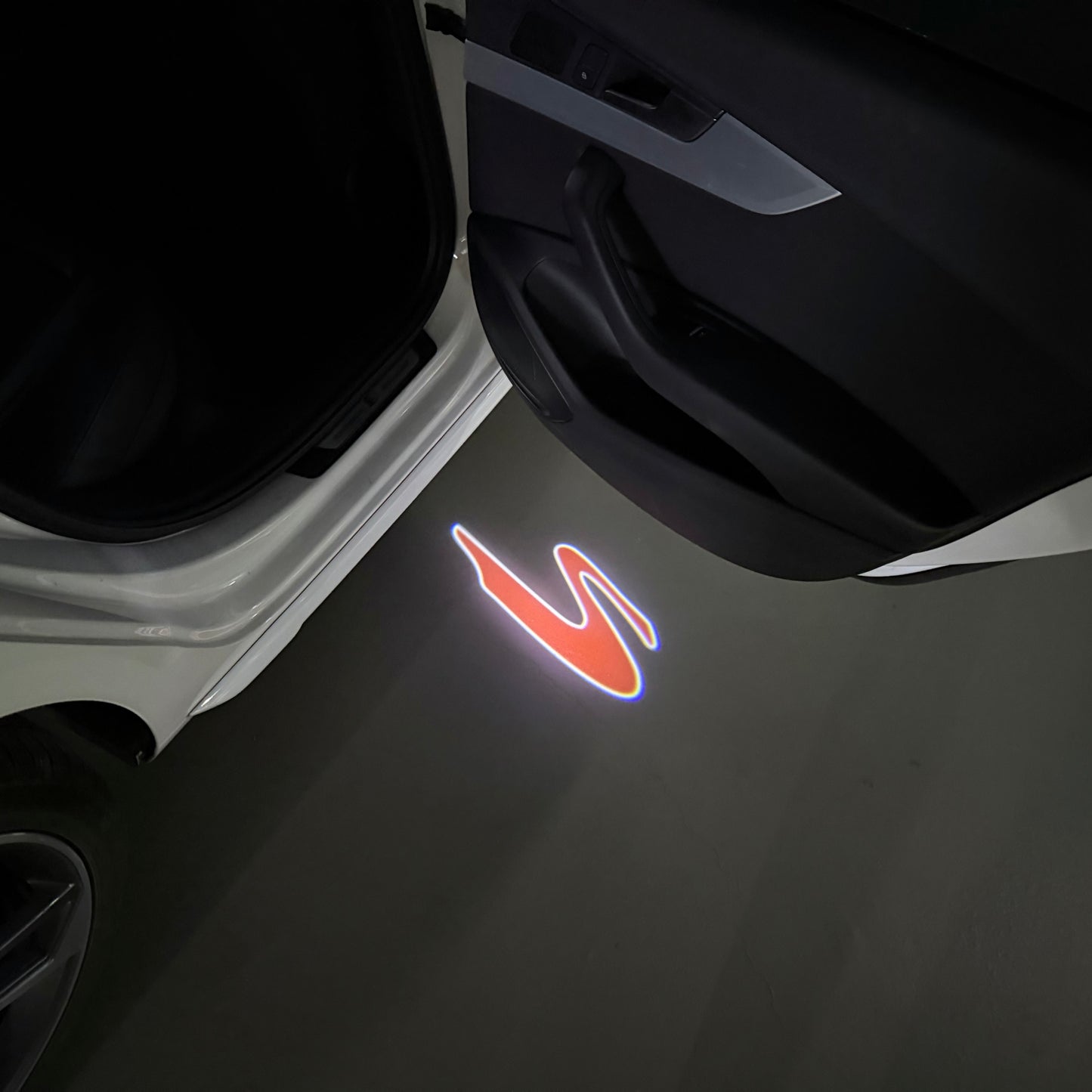 TOYOTA SUPRA LOGO PROJECROTR LIGHTS (quantity 1 = 1 sets/2 door lights) Nr.0G36