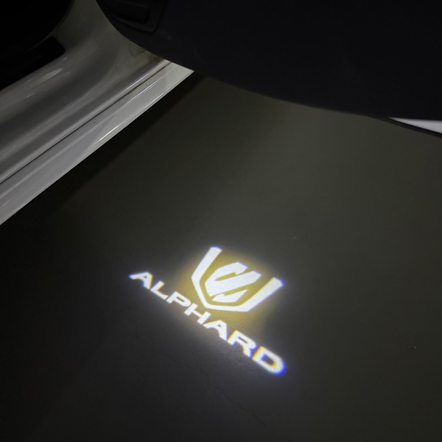 TOYOTA ALPHARD LOGO PROJECROTR LIGHTS (quantity 1 = 1 sets/2 door lights) Nr.0G49