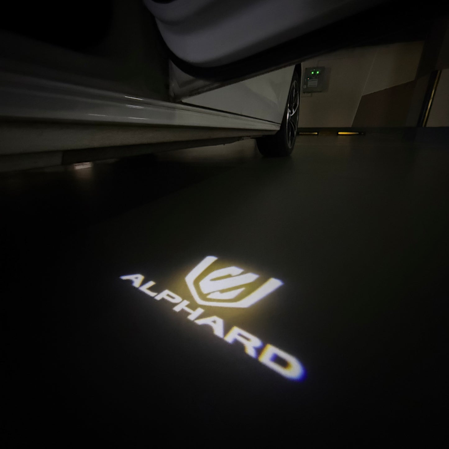 TOYOTA ALPHARD LOGO PROJECROTR LIGHTS (quantity 1 = 1 sets/2 door lights) Nr.0G49