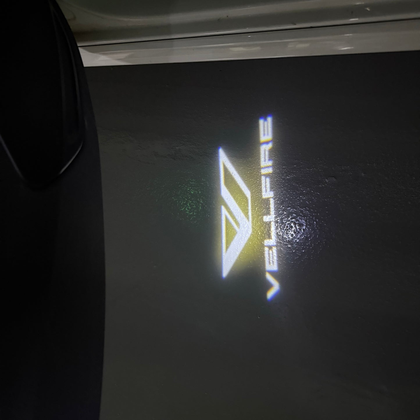 TOYOTA VELLFIRE LOGO PROJECROTR LIGHTS (quantity 1 = 1 sets/2 door lights) Nr.0G57