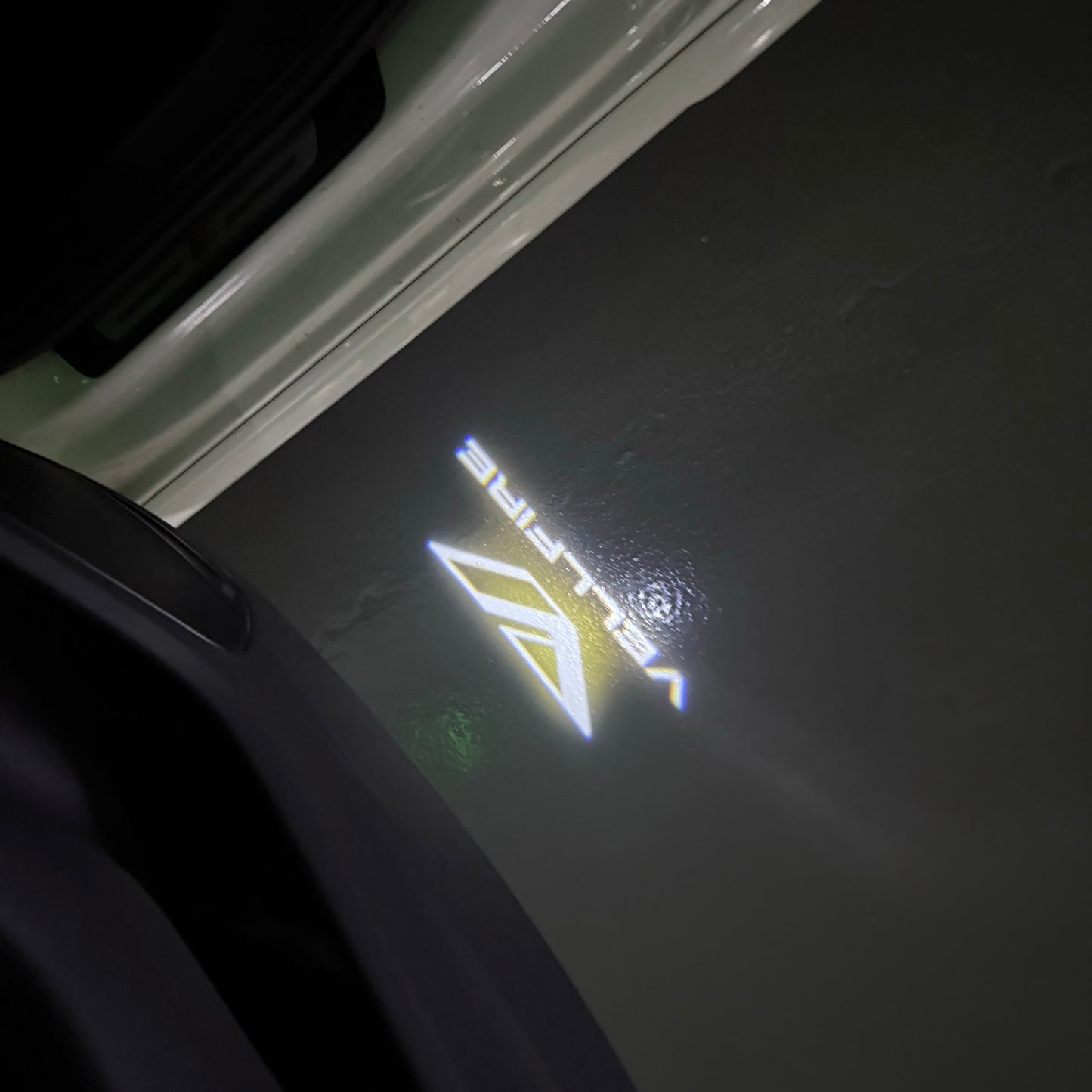 TOYOTA VELLFIRE LOGO PROJECROTR LIGHTS (quantity 1 = 1 sets/2 door lights) Nr.0G57