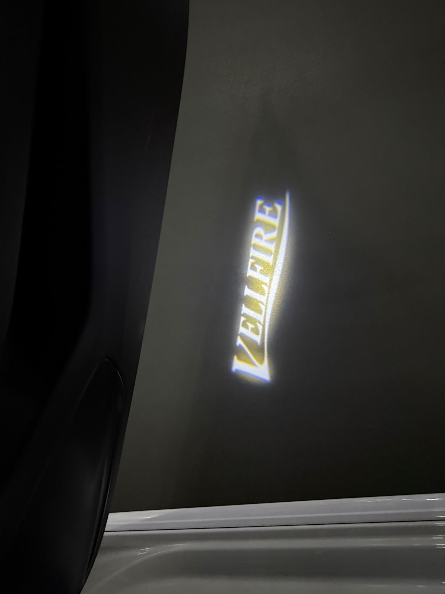 TOYOTA VELLFIRE LOGO PROJECROTR LIGHTS (quantity 1 = 1 sets/2 door lights) Nr.0G51