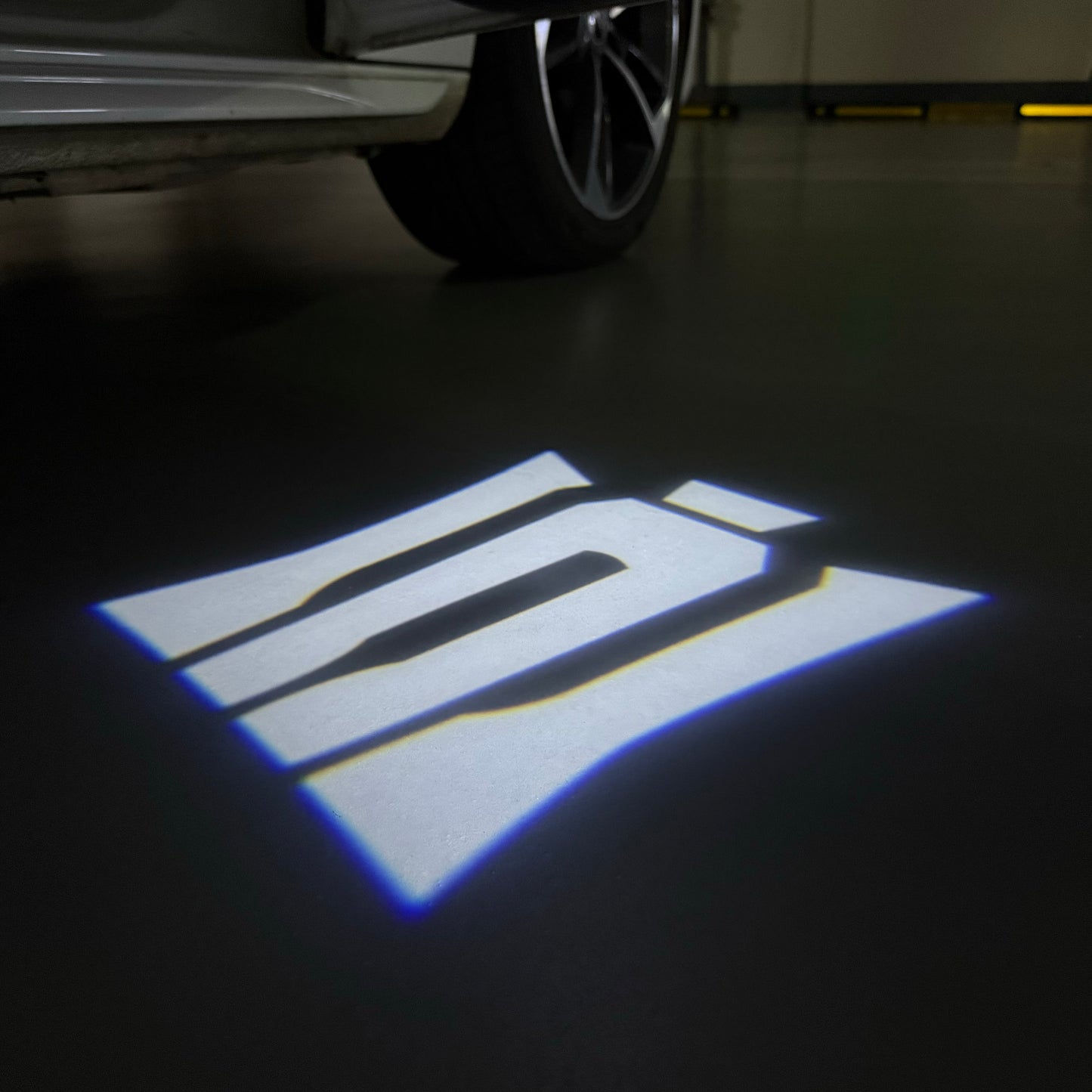 TOYOTA CROWN LOGO PROJECROTR LIGHTS (quantity 1 = 1 sets/2 door lights) Nr.0GP33