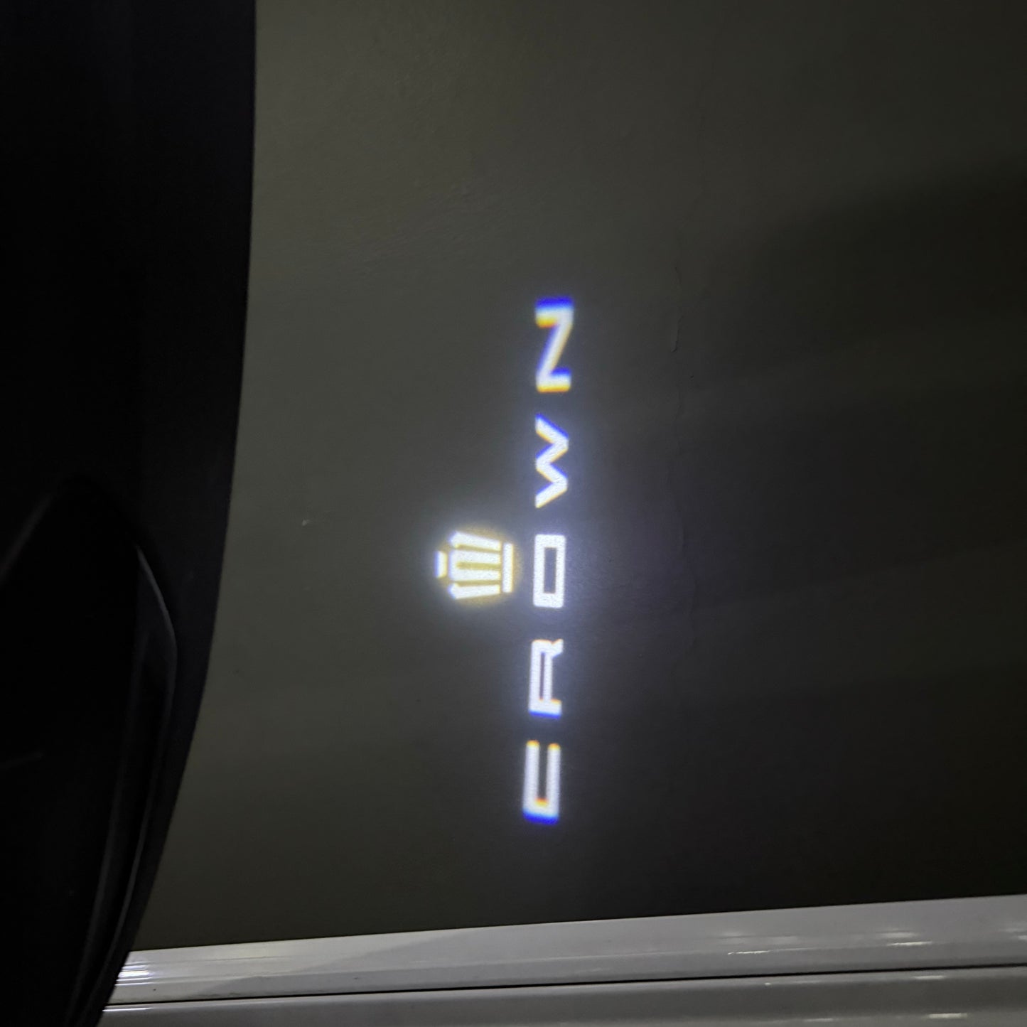 TOYOTA CROWN LOGO PROJECROTR LIGHTS (quantity 1 = 1 sets/2 door lights) Nr.0GP32